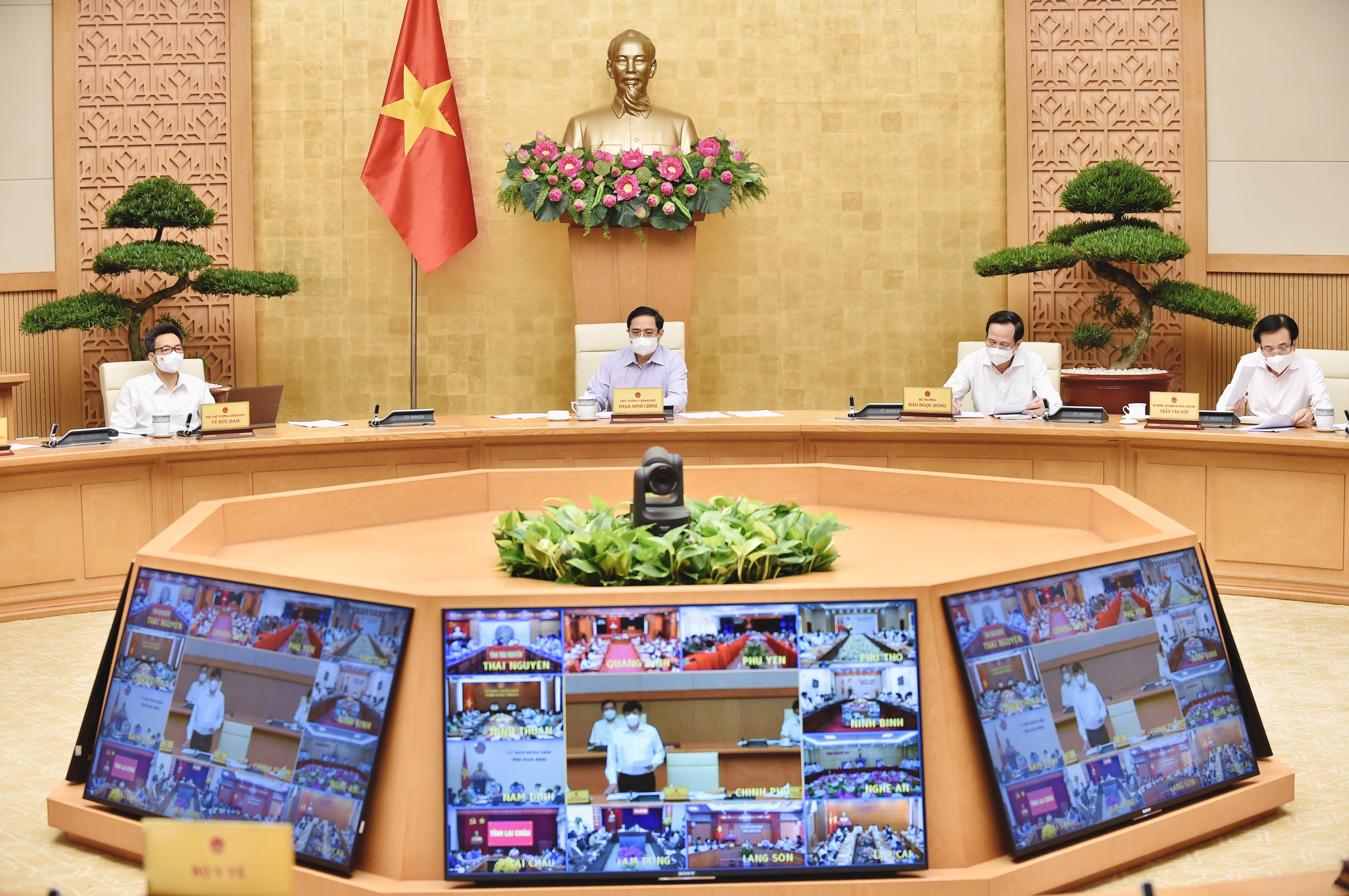Chủng mới xuất hiện: Cần giải pháp quyết liệt và thần tốc hơn  