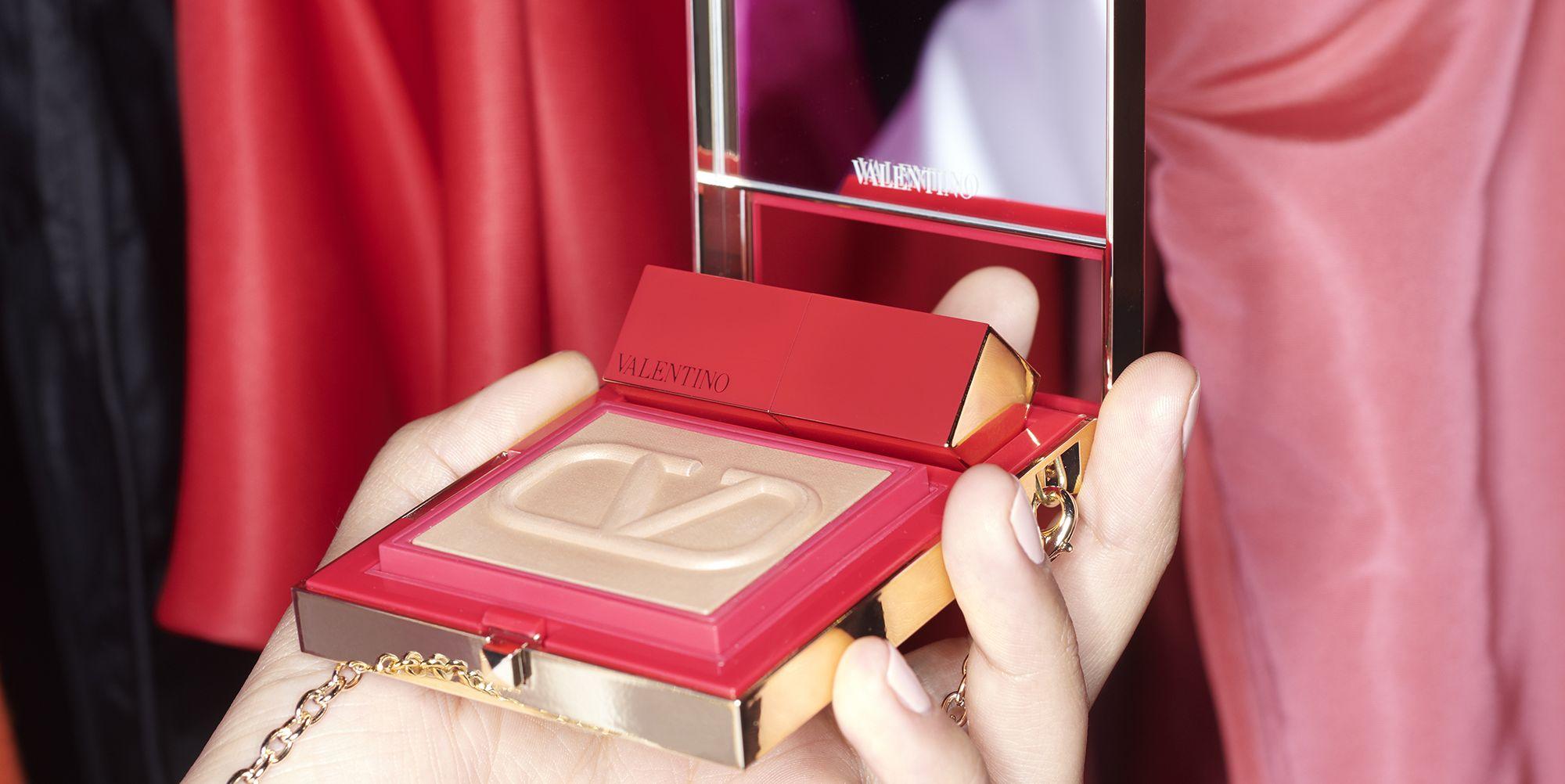 Chiếc t&uacute;i đựng đồ trang điểm nhỏ x&iacute;u của Valentino sẽ tạo n&ecirc;n cơn sốt.