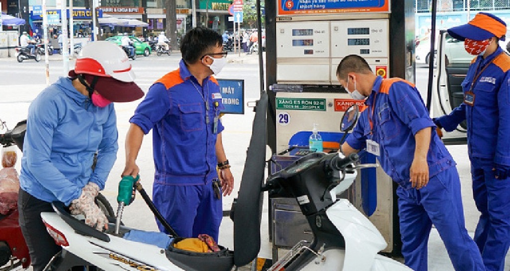 Giá xăng dầu tăng từ 15h00 ngày 26/6/2021