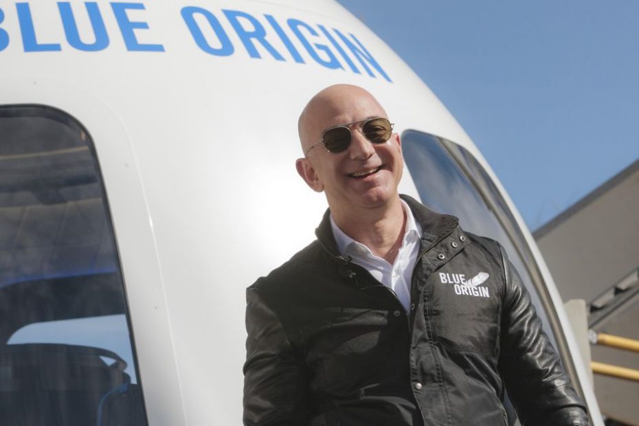 Jeff Bezos sắp có chuyến du lịch vũ trụ đầu tiên