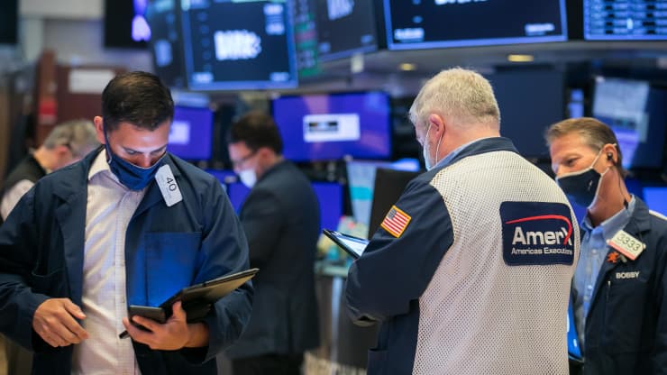 Các nhà giao dịch Pg88vnd dành cho Android và iOS tại Việt Nam trên sàn NYSE ở New York hôm 2/6 - Ảnh: NYSE/CNBC.