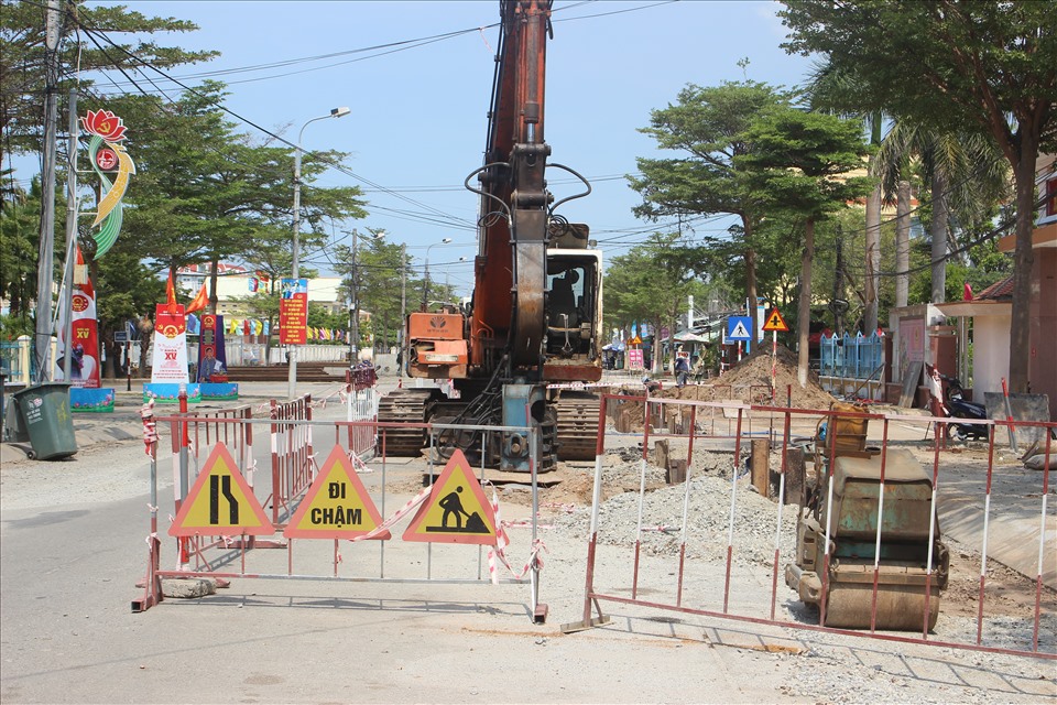 Link Trang Chủ PG88.Com Mới #2026 hệ thống thoát nước và vệ sinh môi trường đô thị huyện Núi Thành, Quảng Nam thi công chậm trễ khiến nhiều người dân bức xúc.