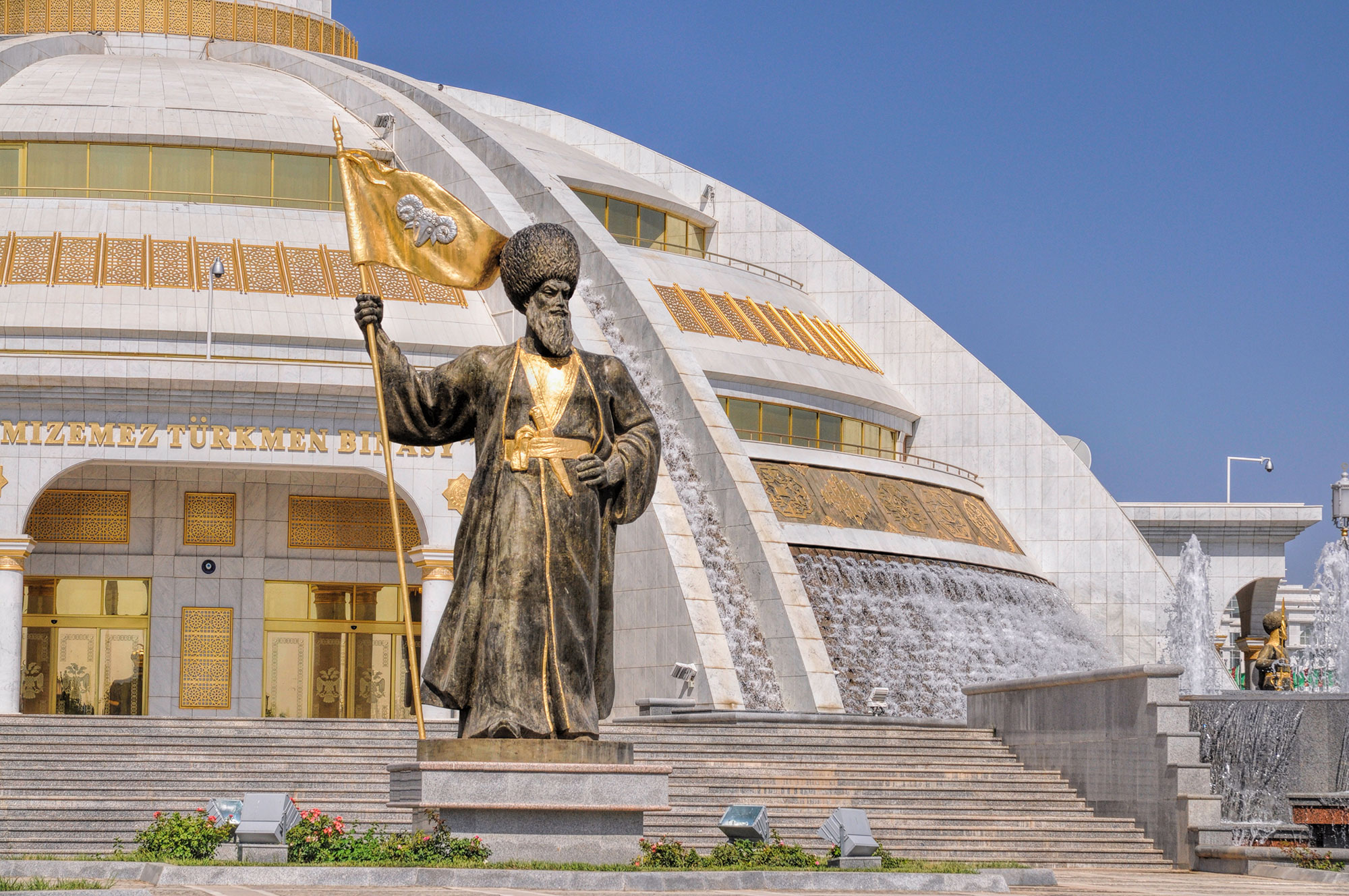 Thành phố Ashgabat đã tăng bậc từ vị trí thứ hai trong cuộc khảo sát năm ngoái lên vị trí đầu tiên do "tỉ lệ lạm phát cao".