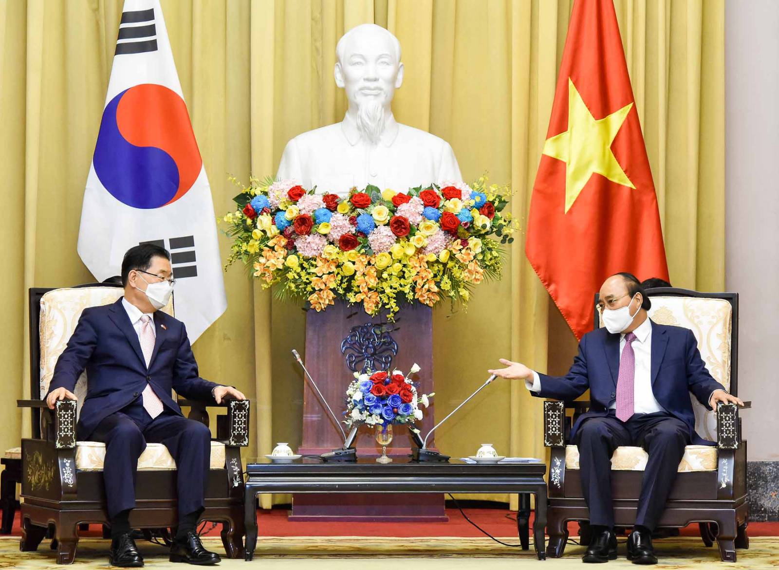 Chủ tịch nước Nguyễn Xuân Phúc tiếp Bộ trưởng Ngoại giao Hàn Quốc Chung Eui Yong - Ảnh: Bộ Ngoại giao