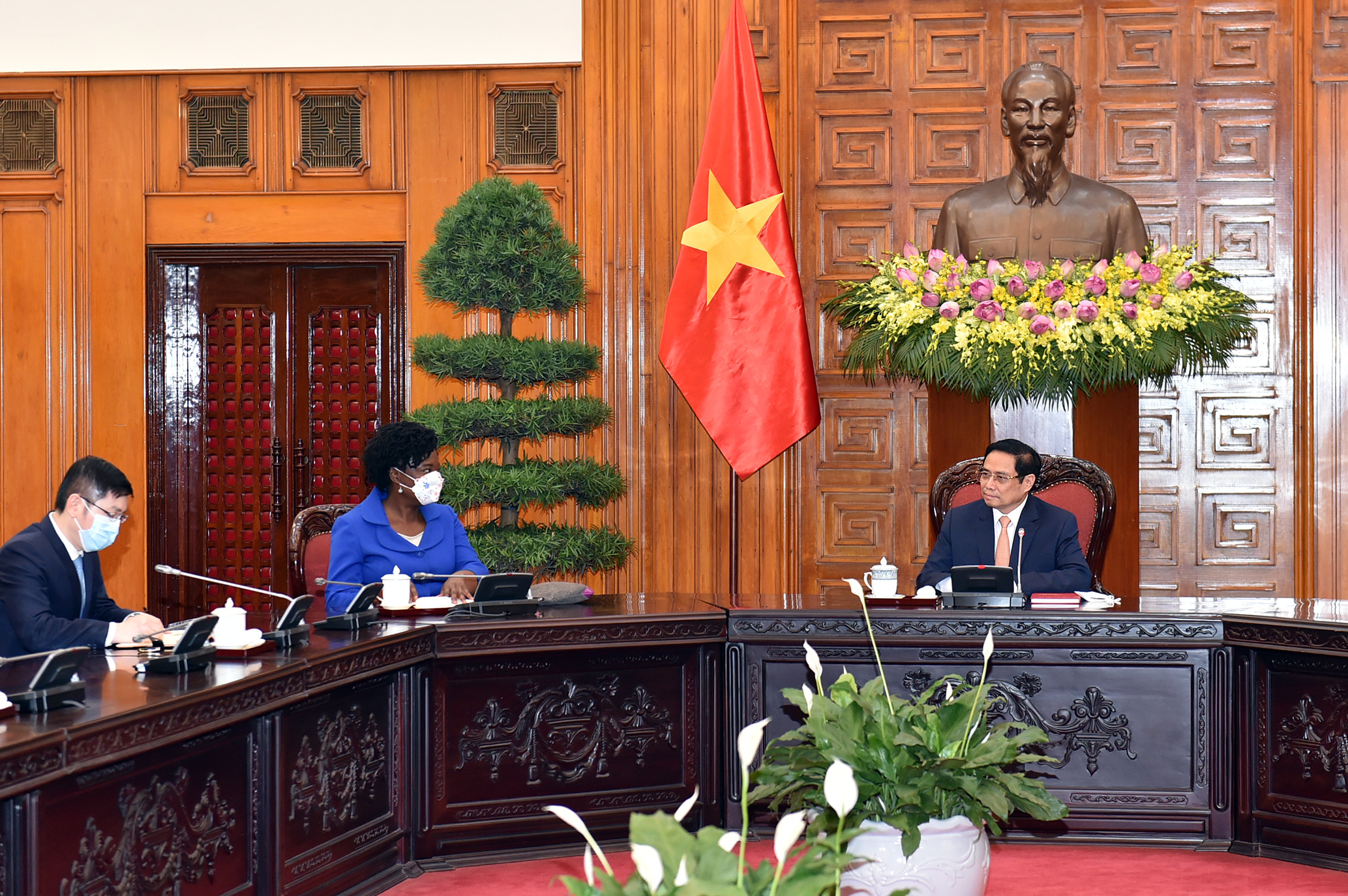 Thủ tướng Chính phủ Phạm Minh Chính tiếp bà Victoria Kwakwa, Phó Chủ tịch WB phụ trách khu vực Đông Á và Thái Bình Dương - Ảnh: Nhật Bắc/VGP