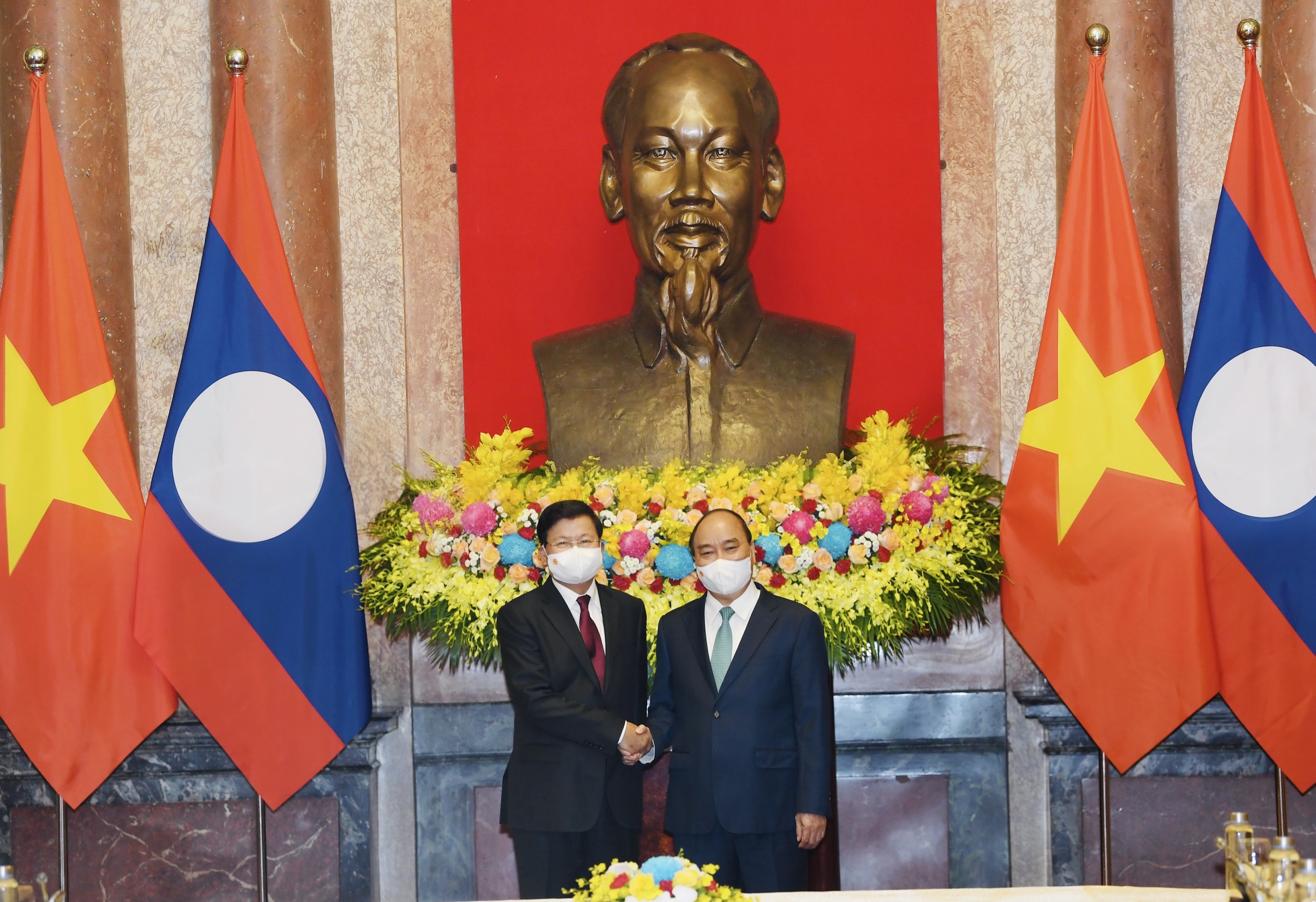 Việt Nam - Lào tiếp tục phát huy truyền thống 