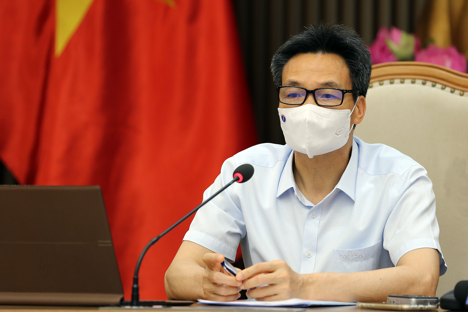 Phó Thủ tướng Vũ Đức Đam họp trực tuyến với lãnh đạo hai tỉnh Bắc Ninh và Bắc Giang. Ảnh - VGP/Đình Nam. 