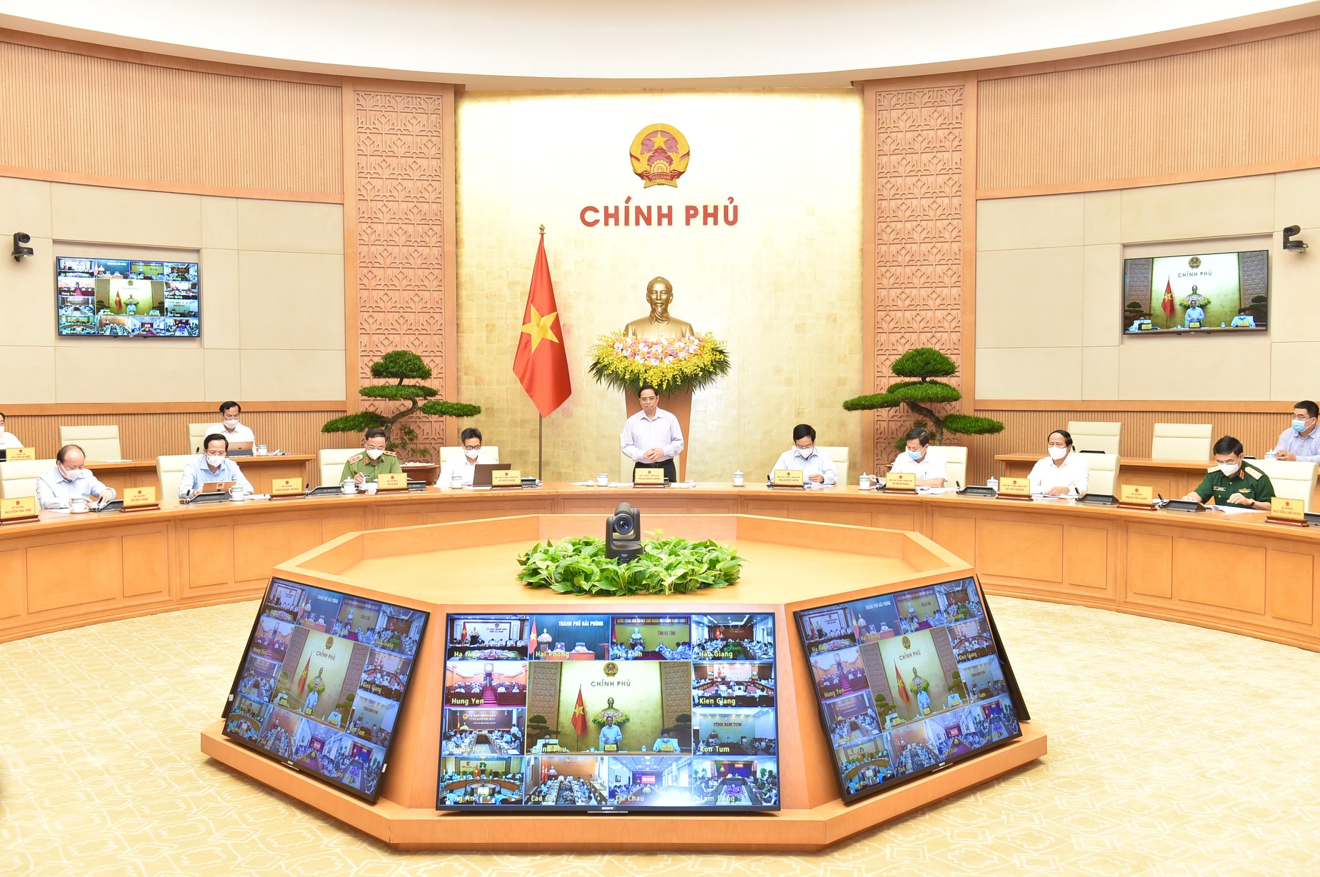 To&agrave;n cảnh hội nghị ở đầu cầu Ch&iacute;nh phủ - Ảnh: VGP