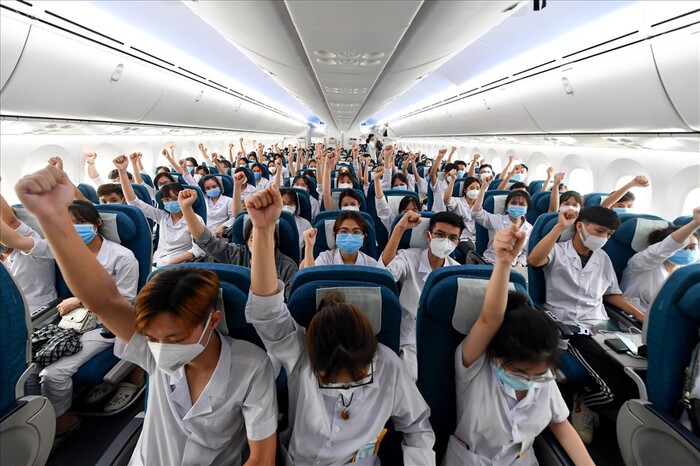 Hơn 300 cán bộ, sinh viên Hải Dương  "thần tốc" tới TP Hồ Chí Minh  chống dịch. Ảnh: sưu tầm