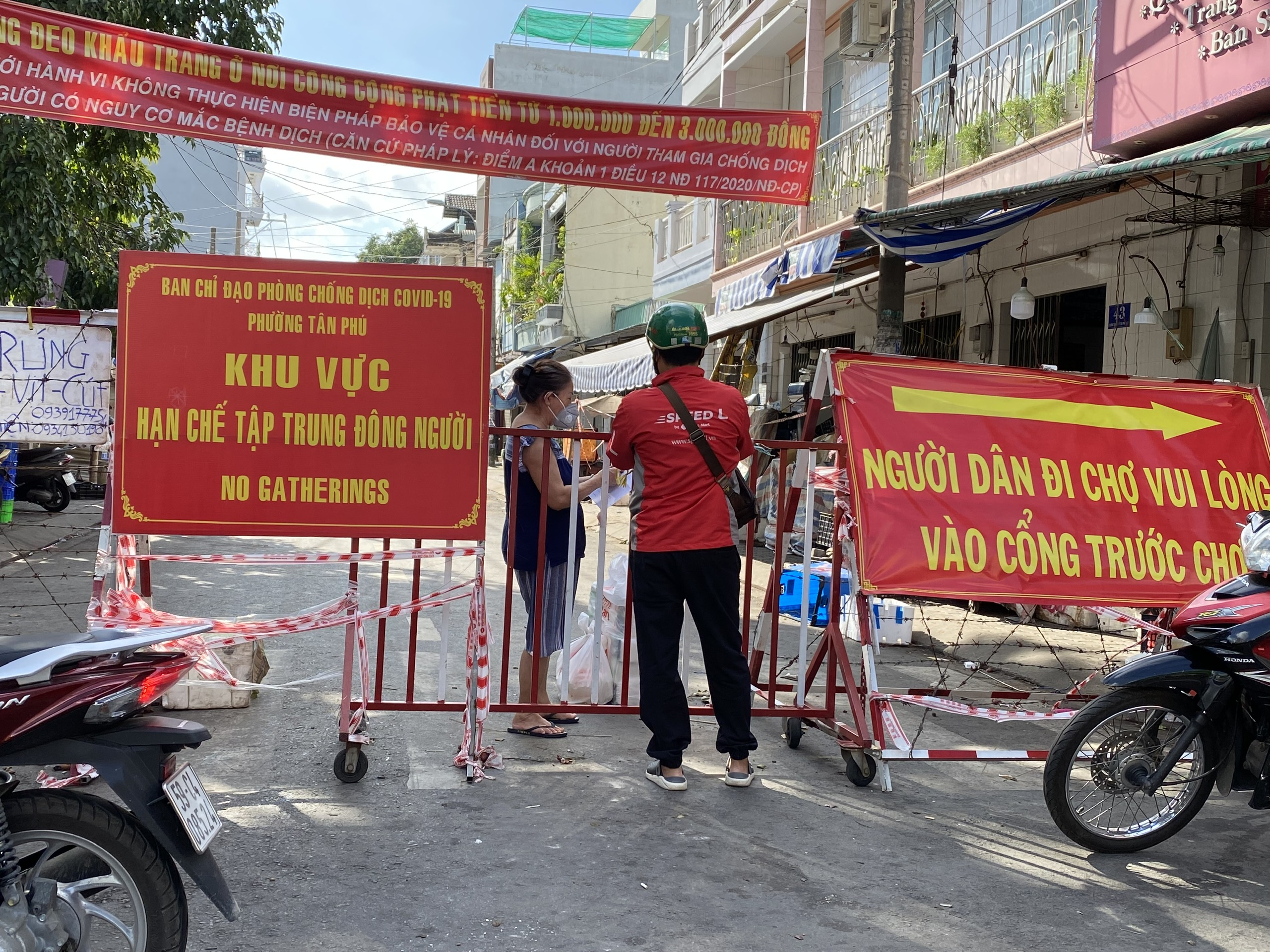 Tạm dừng chợ truyền thống để ngăn ngừa dịch Covid-19 l&acirc;y lan