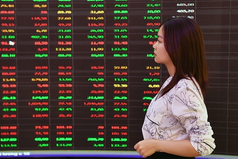 Tiền vào tài khoản cá nhân giảm mạnh, thị trường cần thời gian tích luỹ?