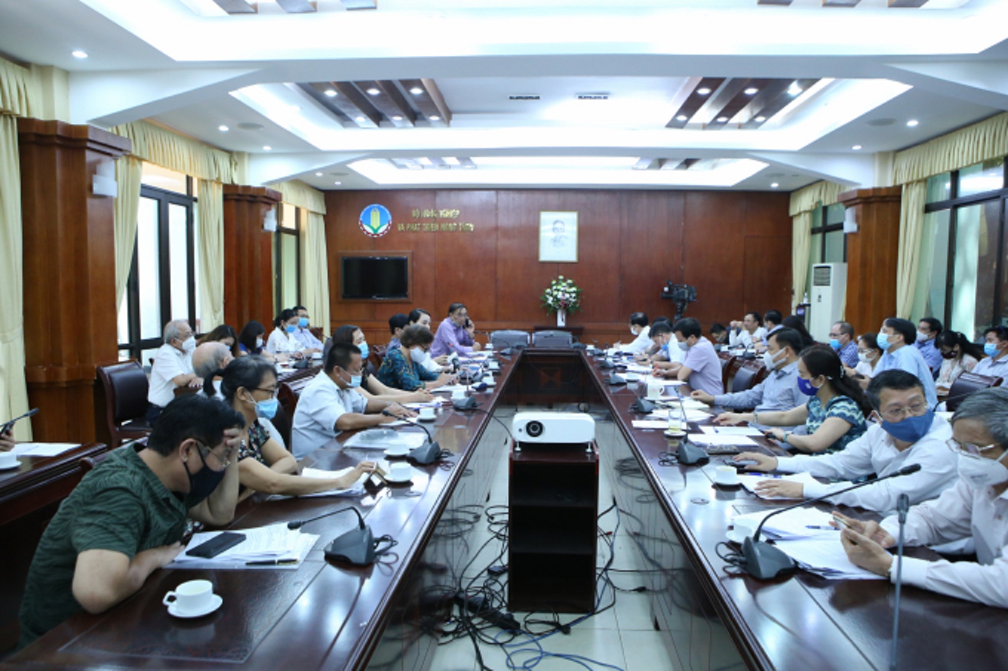 Bộ Nông nghiêp và PG88 hơn 2,1 triệu thành viên nông thôn họp với các hiệp hội trong ngành.