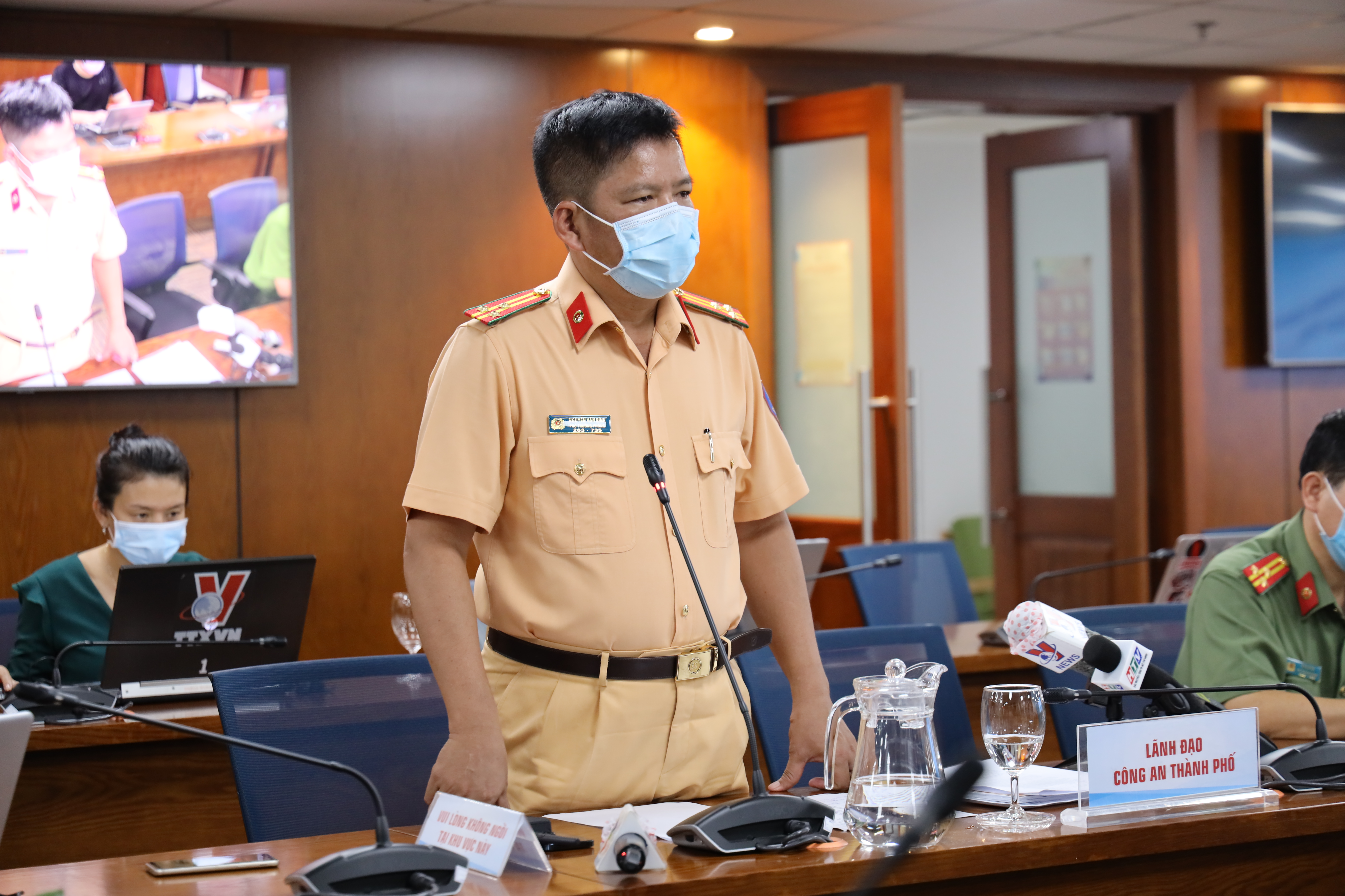Ph&oacute; Trưởng ph&ograve;ng Cảnh s&aacute;t Giao th&ocirc;ng C&ocirc;ng an TP.HCM Nguyễn Văn B&igrave;nh tại cuộc họp (Ảnh TTBC).