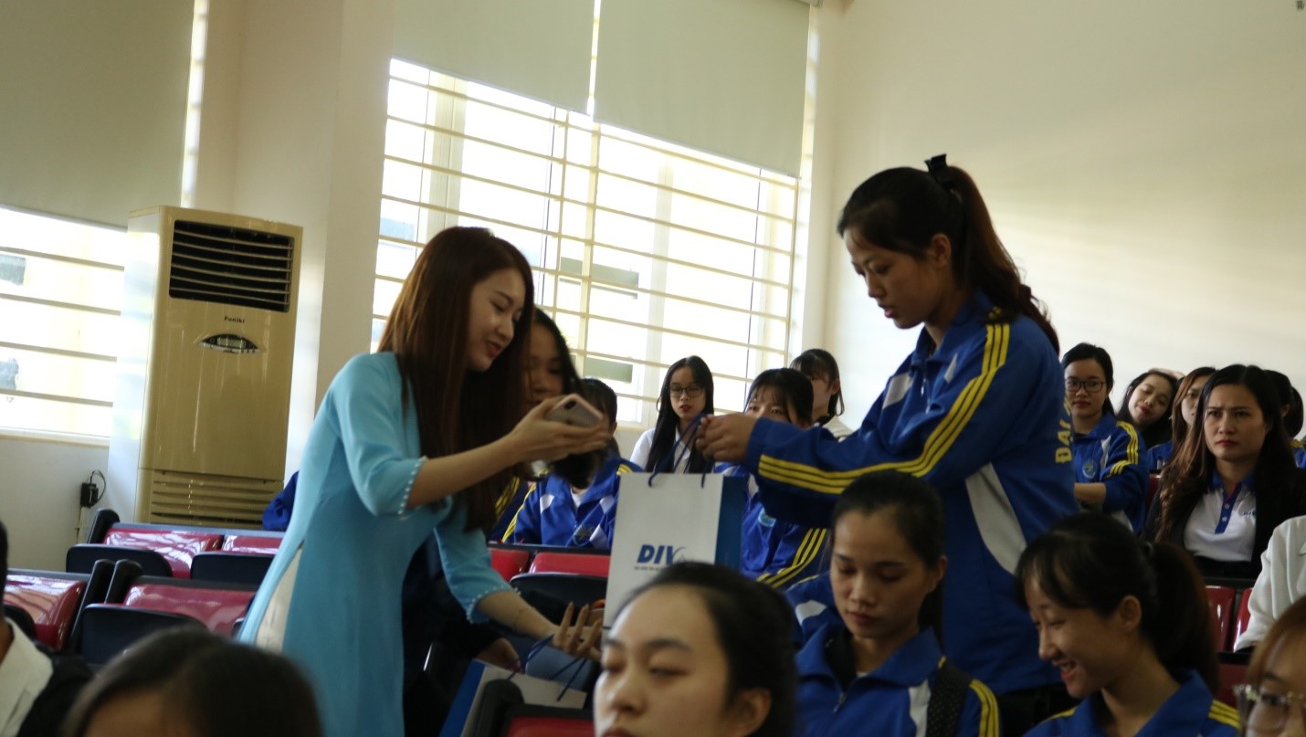 Quyết tâm vượt qua khó khăn, thực hiện tốt “mục tiêu kép” 