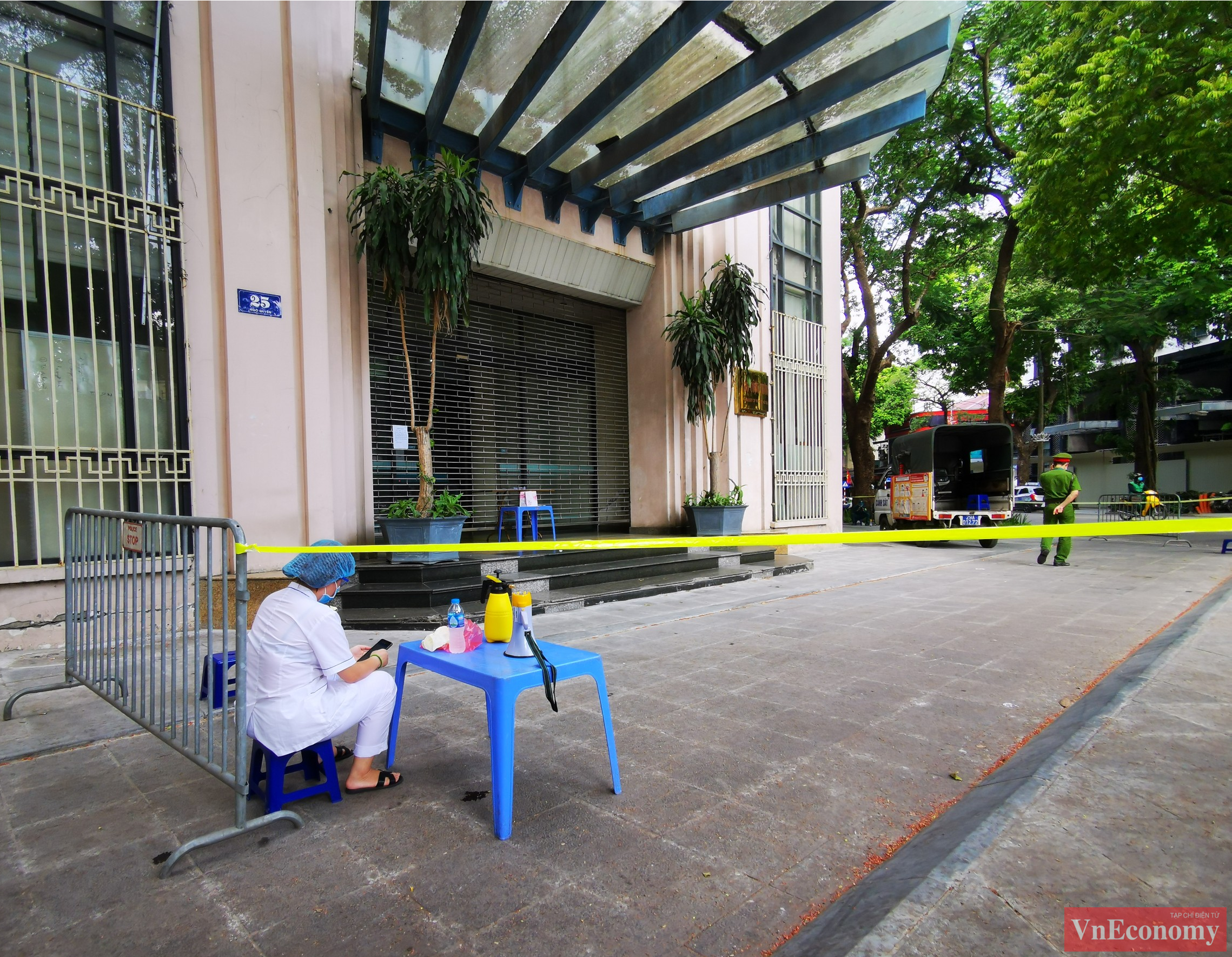 Ngay sau khi tiếp nhận th&ocirc;ng tin nghi F1 đối với &ocirc;ng P.T.H, Cục đ&atilde; th&ocirc;ng b&aacute;o đến to&agrave;n c&aacute;n bộ của Cục kh&ocirc;ng di chuyển ra khỏi Cục.&nbsp;