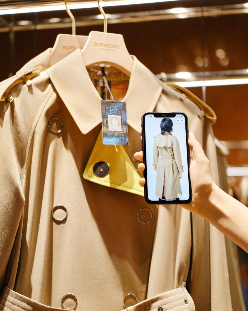 Burberry ra mắt cửa h&agrave;ng t&iacute;ch hợp c&ocirc;ng nghệ đầu ti&ecirc;n ngay sau khi dịch Covid-19&nbsp; b&ugrave;ng ph&aacute;t.