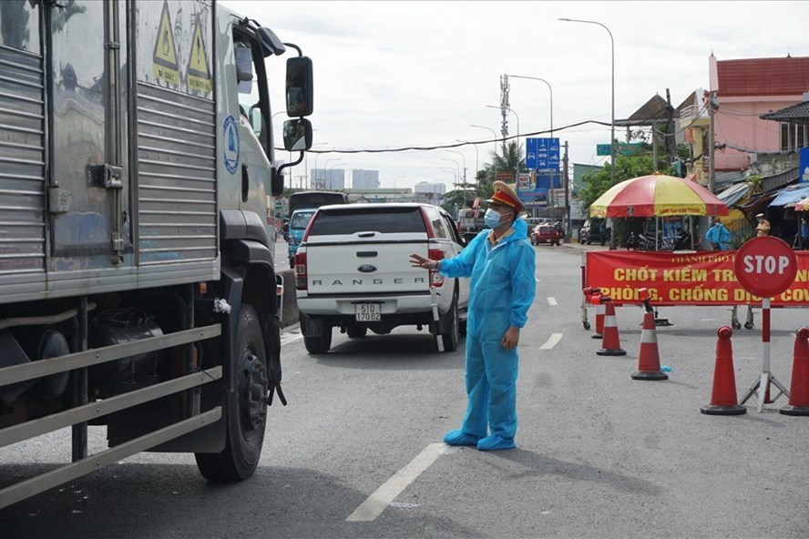 Chốt kiểm soát dịch bệnh tại các cửa ngõ ra vào TP. HCM.