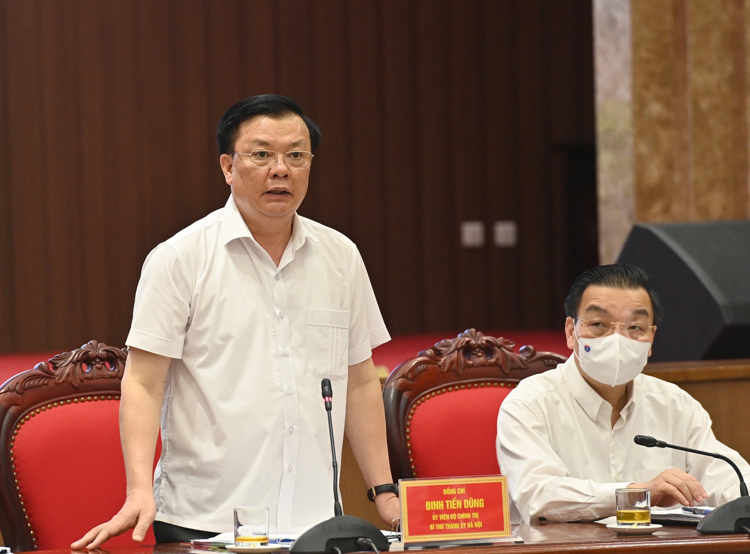 B&iacute; thư Th&agrave;nh ủy H&agrave; Nội Đinh Tiến Dũng ph&aacute;t biểu tại cuộc l&agrave;m việc -Ảnh: VGP