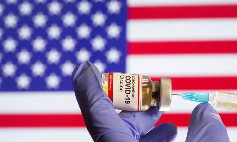 Chính phủ Mỹ đang ra sức kêu gọi người dân tiêm vaccine để ứng phó với sự lây lan nhanh của biến chủng Delta - Ảnh: Reuters.