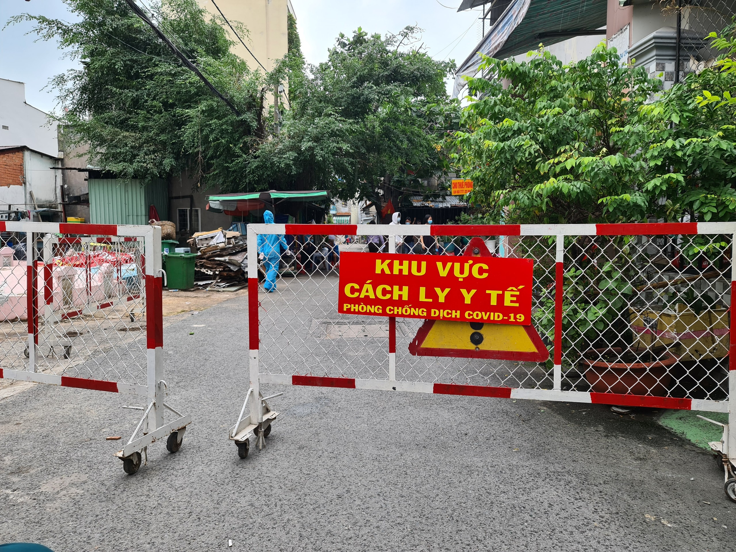 Th&agrave;nh phố sẽ siết chặt c&ocirc;ng t&aacute;c quản l&yacute; khu phong tỏa để&nbsp; hạn chế l&acirc;y nhiễm ch&eacute;o.