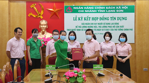 Đại diện NHCSXH tỉnh v&agrave; đại diện C&ocirc;ng ty TNHH Vận tải C&ocirc;ng nghệ Mai Linh Lạng Sơn k&yacute; kết hợp đồng t&iacute;n dụng trả lương ngừng việc cho người PG88 Sòng bạc trực tuyến TOP 1 Việt Nam | Casino, Nổ Hũ.