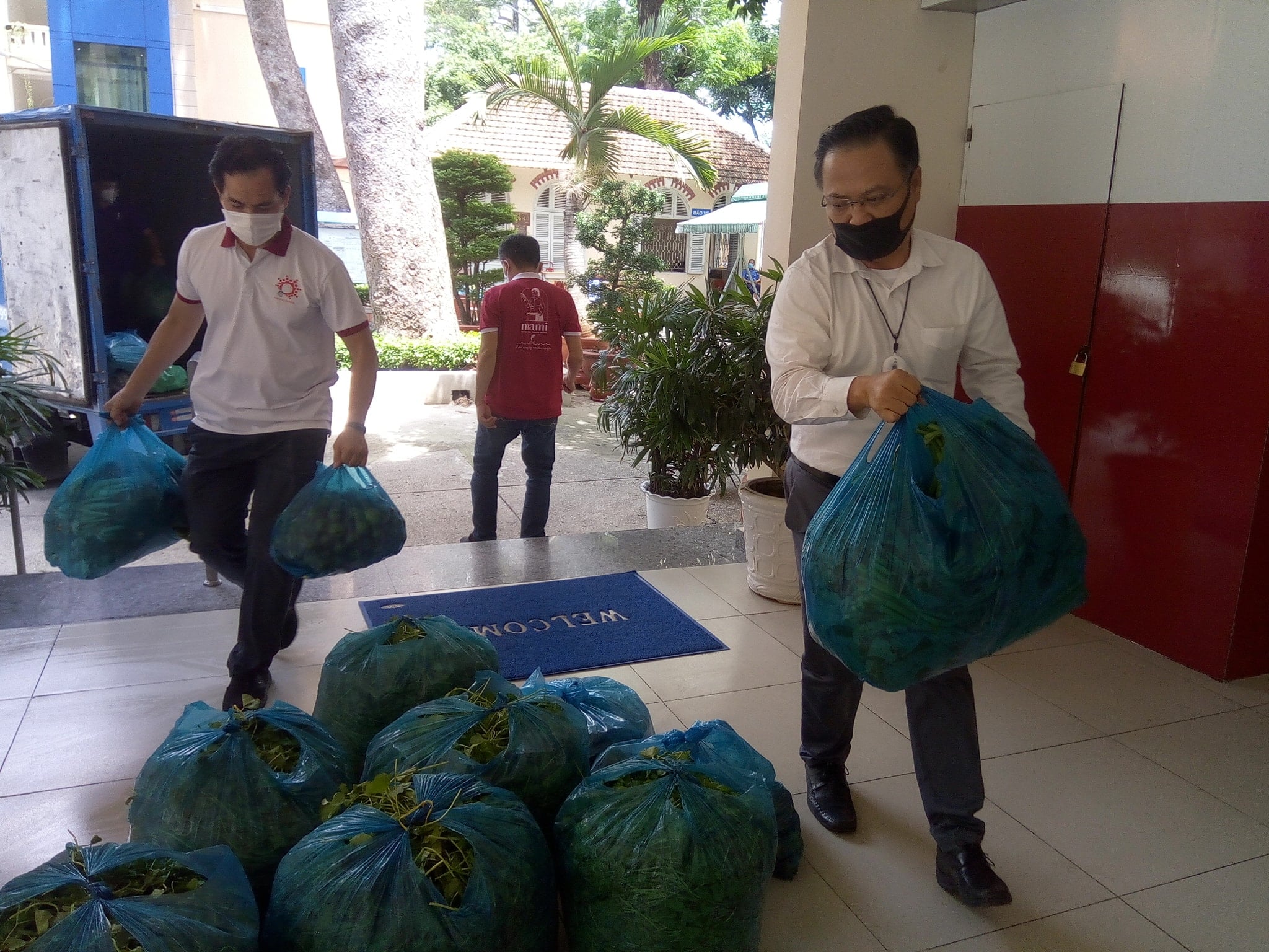Khoảng 25 tấn rau củ quả do 3 PG88 Link Dễ Nhớ Pg88.com chuyển về từ Tiền Giang để hỗ trợ người d&acirc;n TP.HCM