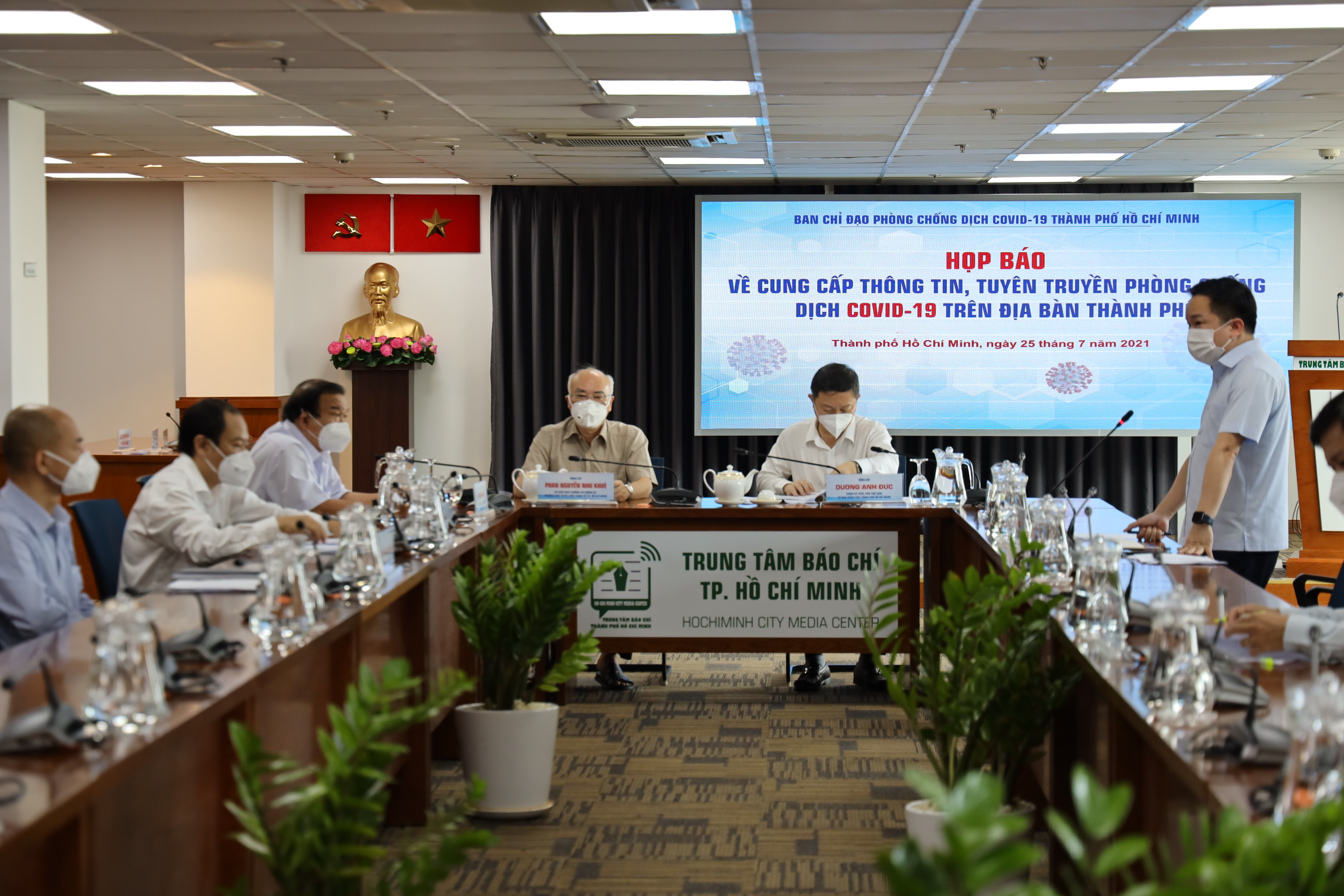 TP.HCM sẽ tăng cường các biện pháp thắt chặt di chuyển trong thành phố để hạn chế tốc độ lây lan.