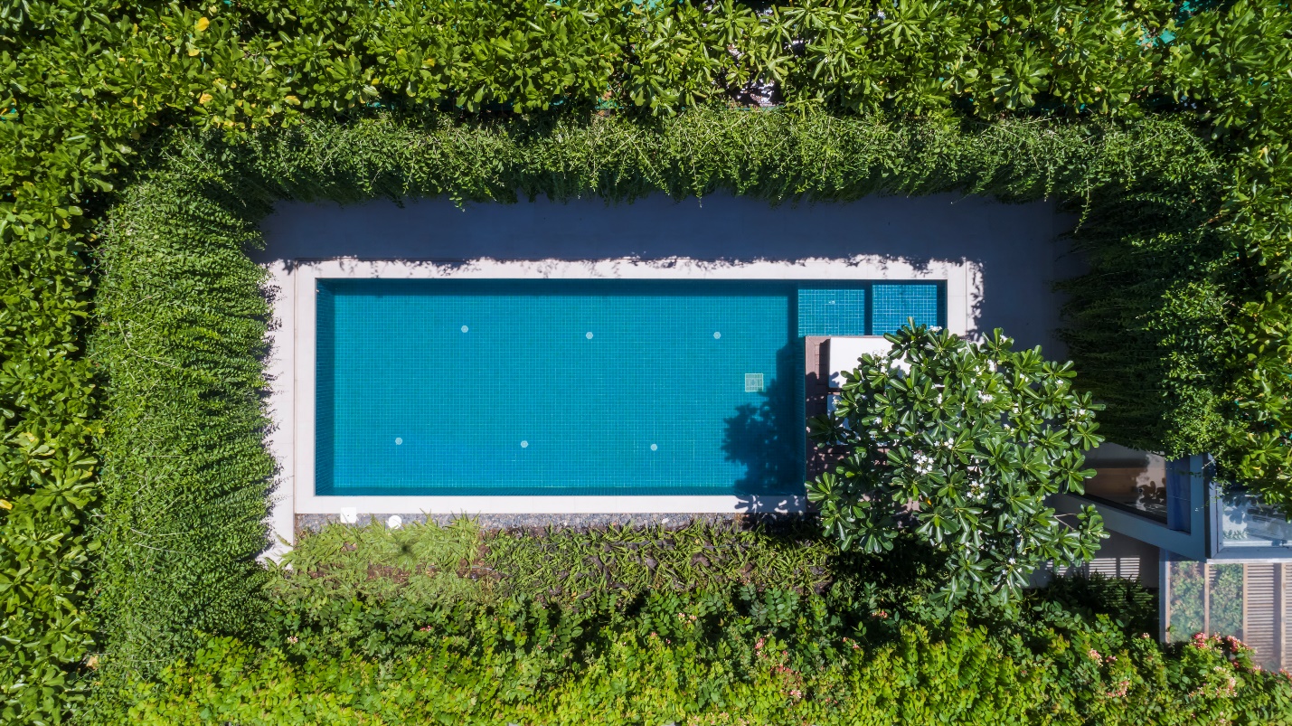 Wyndham Ph&uacute; Quốc mang đến phong c&aacute;ch nghỉ dưỡng biệt lập đẳng cấp 5 sao ngay trung t&acirc;m B&atilde;i Trường s&ocirc;i động.