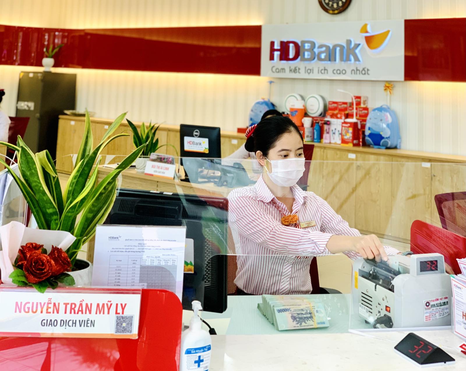 HDBank vừa triển khai chia cổ tức năm 2020 bằng Pg88vnd dành cho Android và iOS tại Việt Nam với tỷ lệ 25% cho cổ đông theo danh sách được chốt tại ngày 27/8/2021.