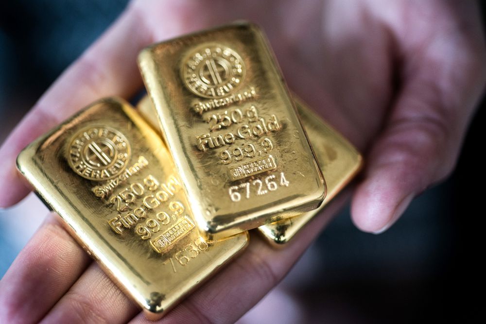 Giá vàng tụt khỏi đỉnh do đồng USD hồi phục