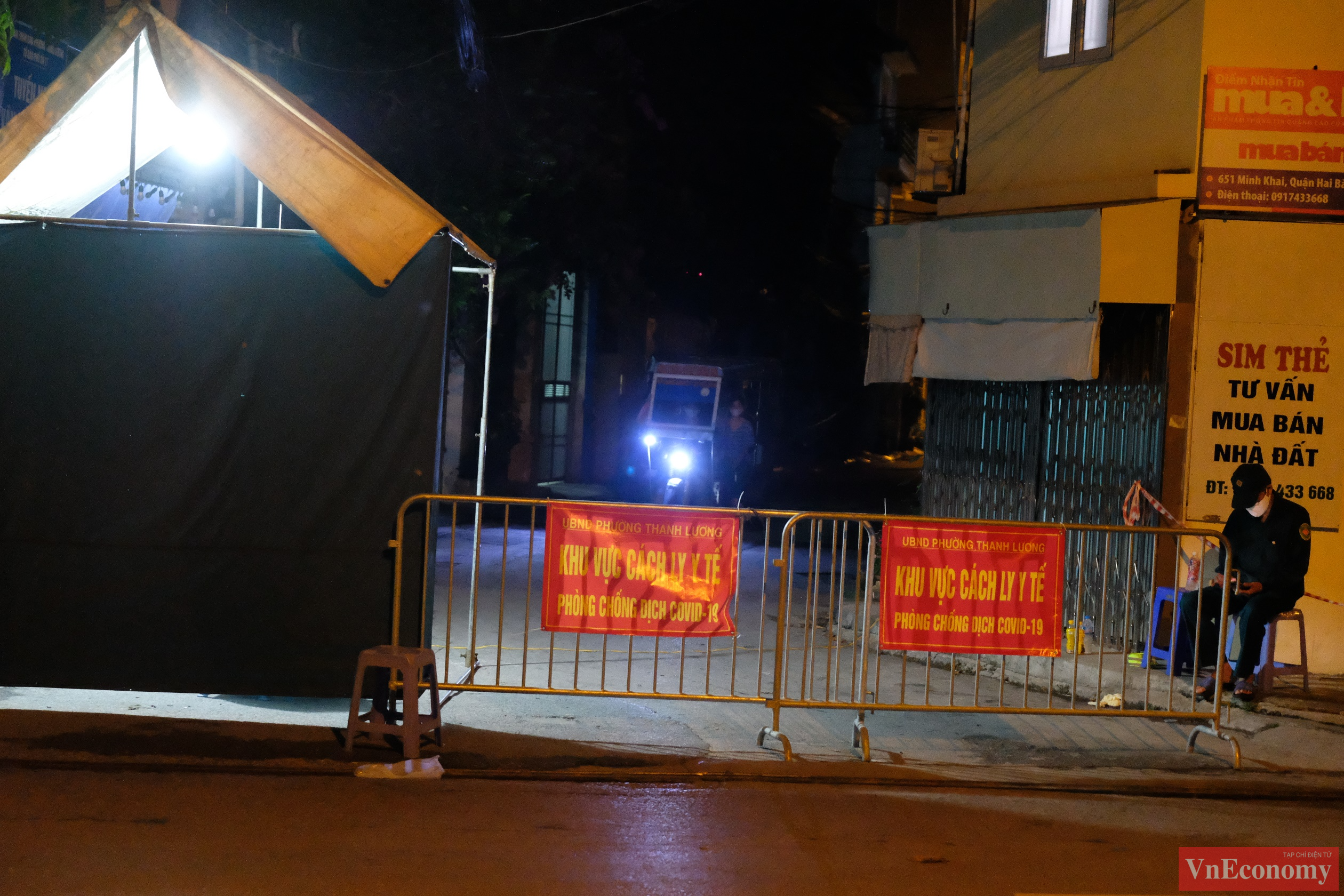 To&agrave;n bộ người d&acirc;n thuộc khu vực phong tỏa kh&ocirc;ng được ra khỏi nh&agrave;, thực hiện từ 17 giờ ng&agrave;y 1/8 đến khi c&oacute; th&ocirc;ng b&aacute;o mới.