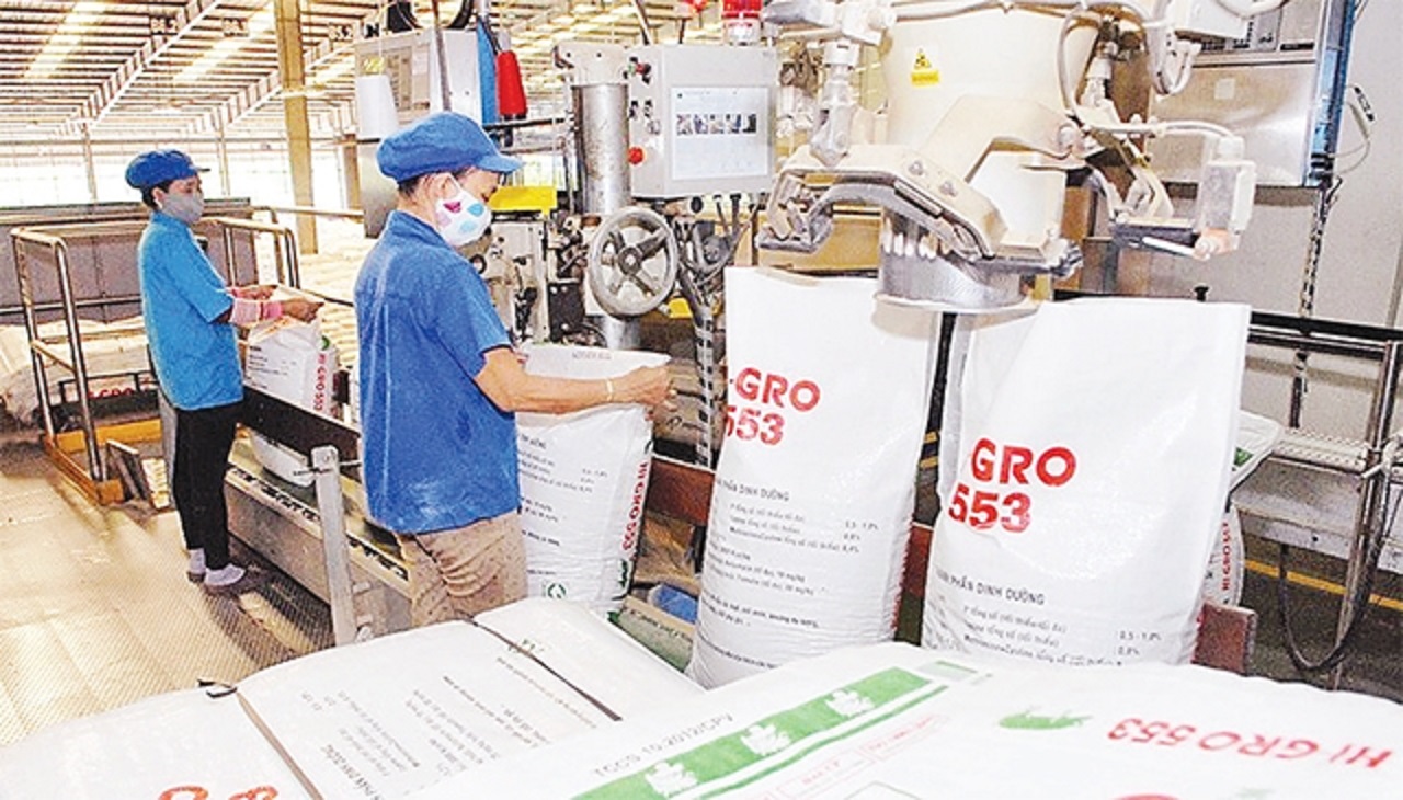 Thức ăn chăn nuôi liên tiếp tăng giá.