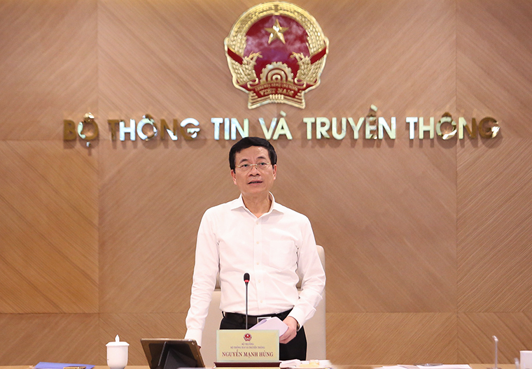 Bộ trưởng Bộ Thông tin và Truyền thông Nguyễn Mạnh Hùng phát biểu tại buổi Pg88hi Thể Thao, Bóng Đá, Casino, Nổ Hũ, Xổ Số với MobiFone chiều 5/8 - Ảnh: Mic.gov.vn.