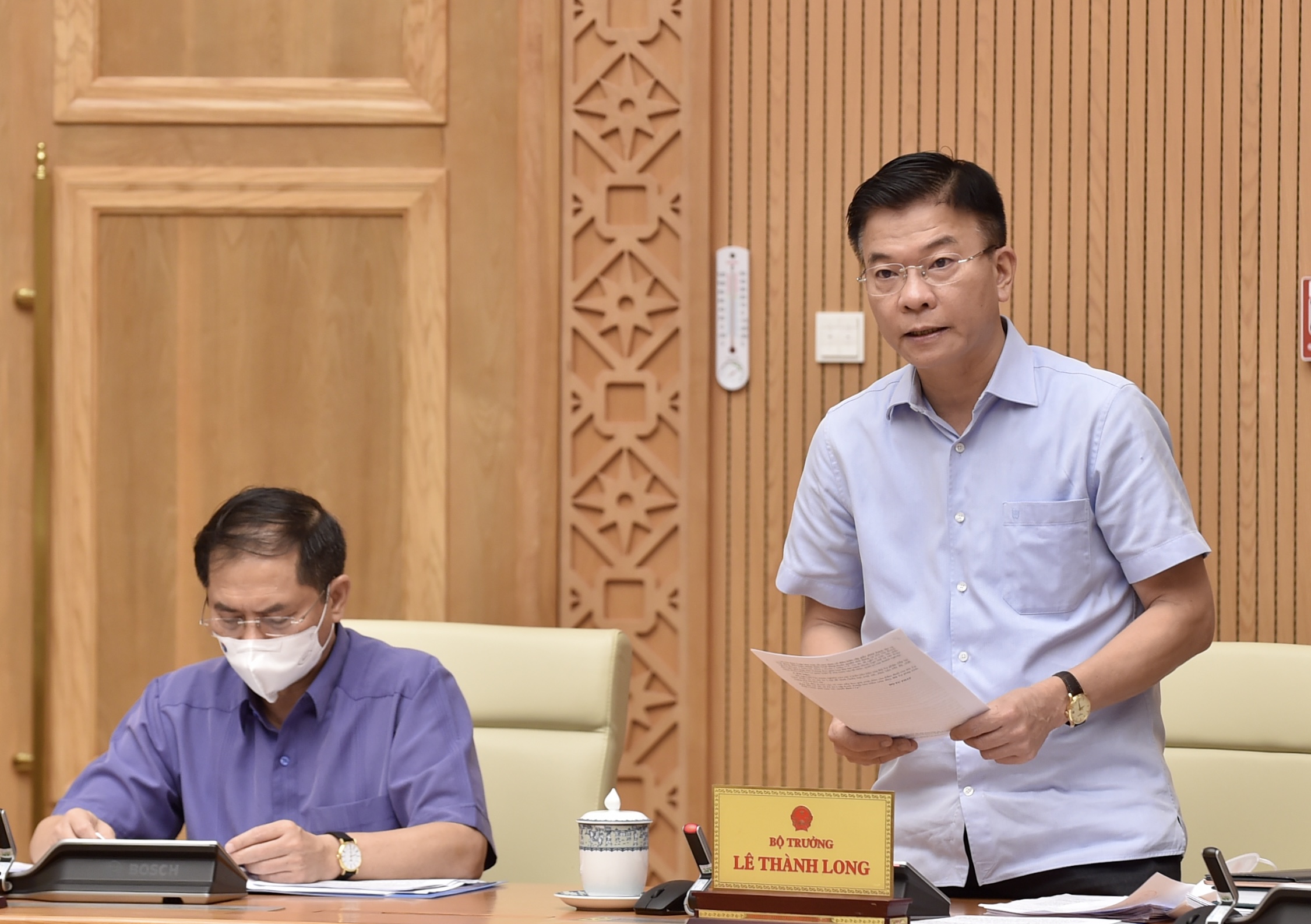 Bộ trưởng Bộ Tư ph&aacute;p L&ecirc; Th&agrave;nh Long tr&igrave;nh b&agrave;y&nbsp;đề nghị x&acirc;y dựng Luật sửa đổi, bổ sung c&aacute;c luật để th&aacute;o gỡ kh&oacute; khăn cho Pg88vn Trang Chủ Chính Thức, PG88 Uy Tín Số 1 Việt Nam trong t&igrave;nh h&igrave;nh dịch bệnh Covid-19 -&nbsp;Ảnh: VGP/Nhật Bắc