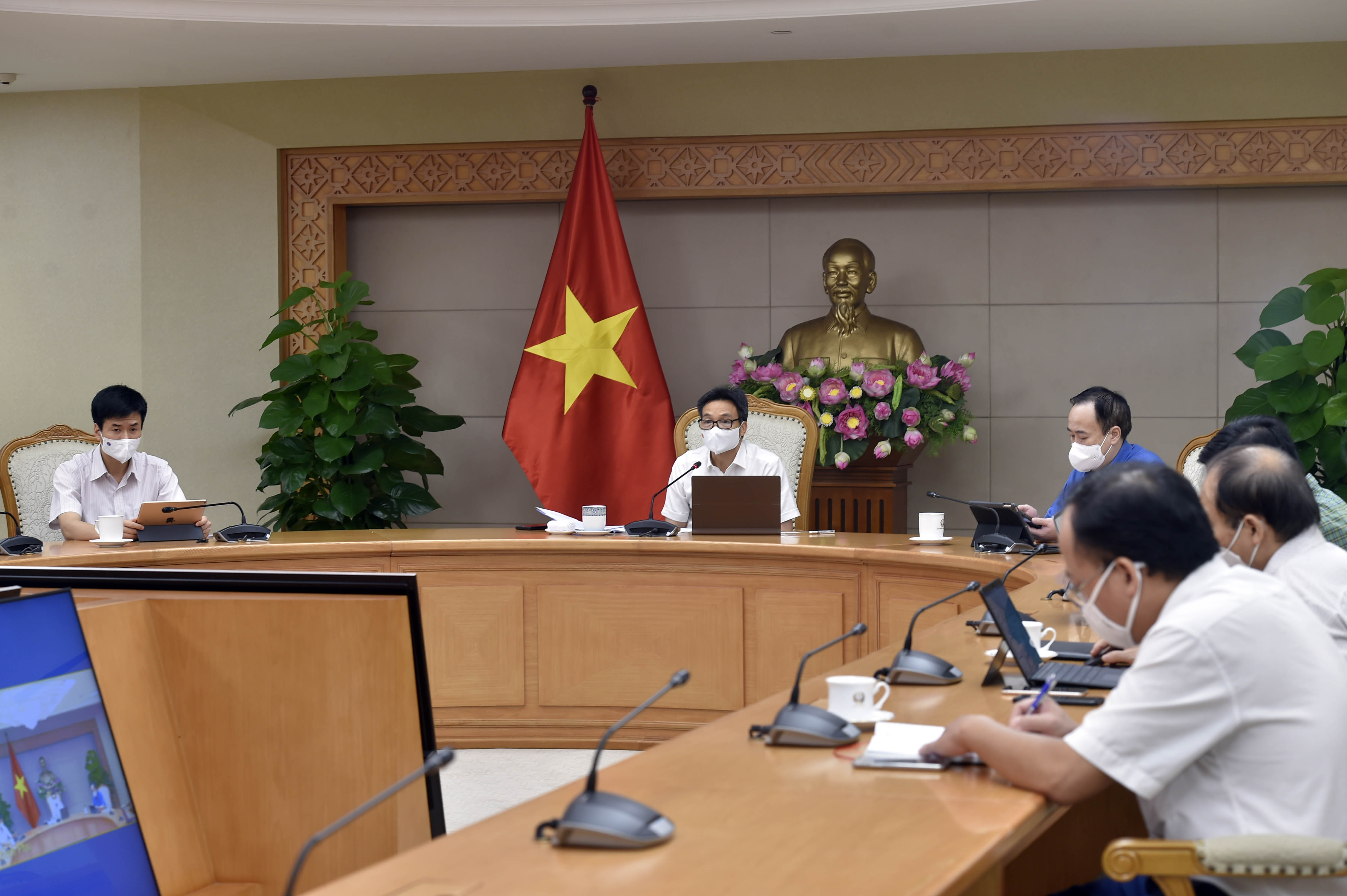 Phó Thủ tướng Vũ Đức Đam dự họp trực tuyến tại Trụ sở Chính phủ - Ảnh - VGP. 