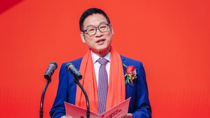 Tỷ phú giàu nhất Đài Loan khởi nghiệp từ nhà máy giày thể thao trên trang trại lợn