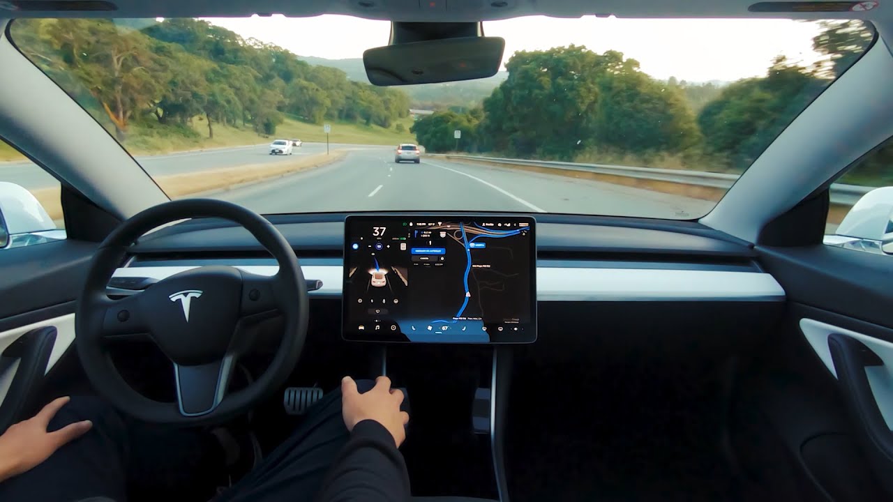 Elon Musk thừa nhận hệ thống tự lái mới nhất của Tesla “không tốt lắm”