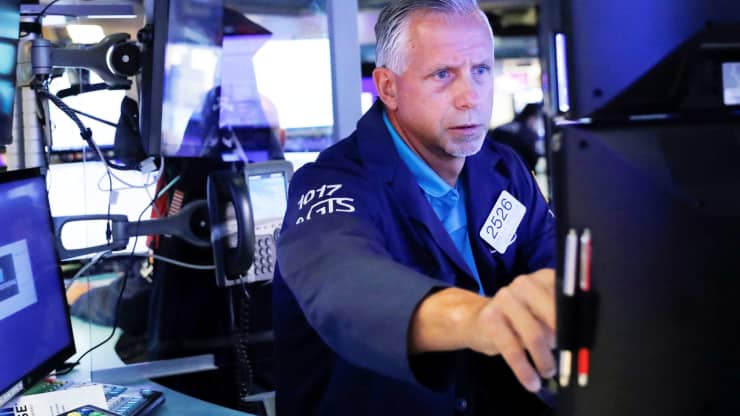 Một nhà giao dịch Pg88vnd dành cho Android và iOS tại Việt Nam trên sàn NYSE ở New York, Mỹ hôm 29/8 - Ảnh: Reuters.