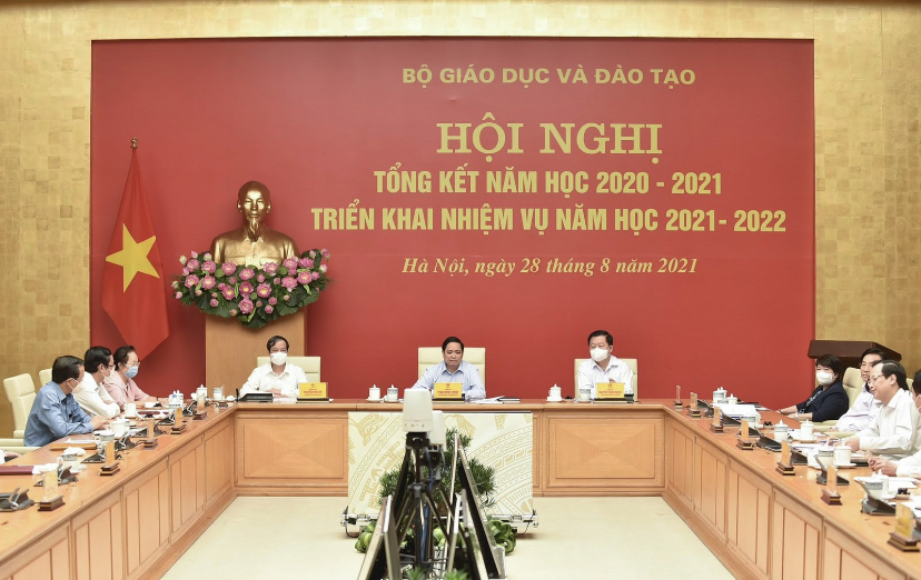 Thủ tướng: Cần tính toán để sớm tiêm vaccine phòng Covid-19 cho học sinh