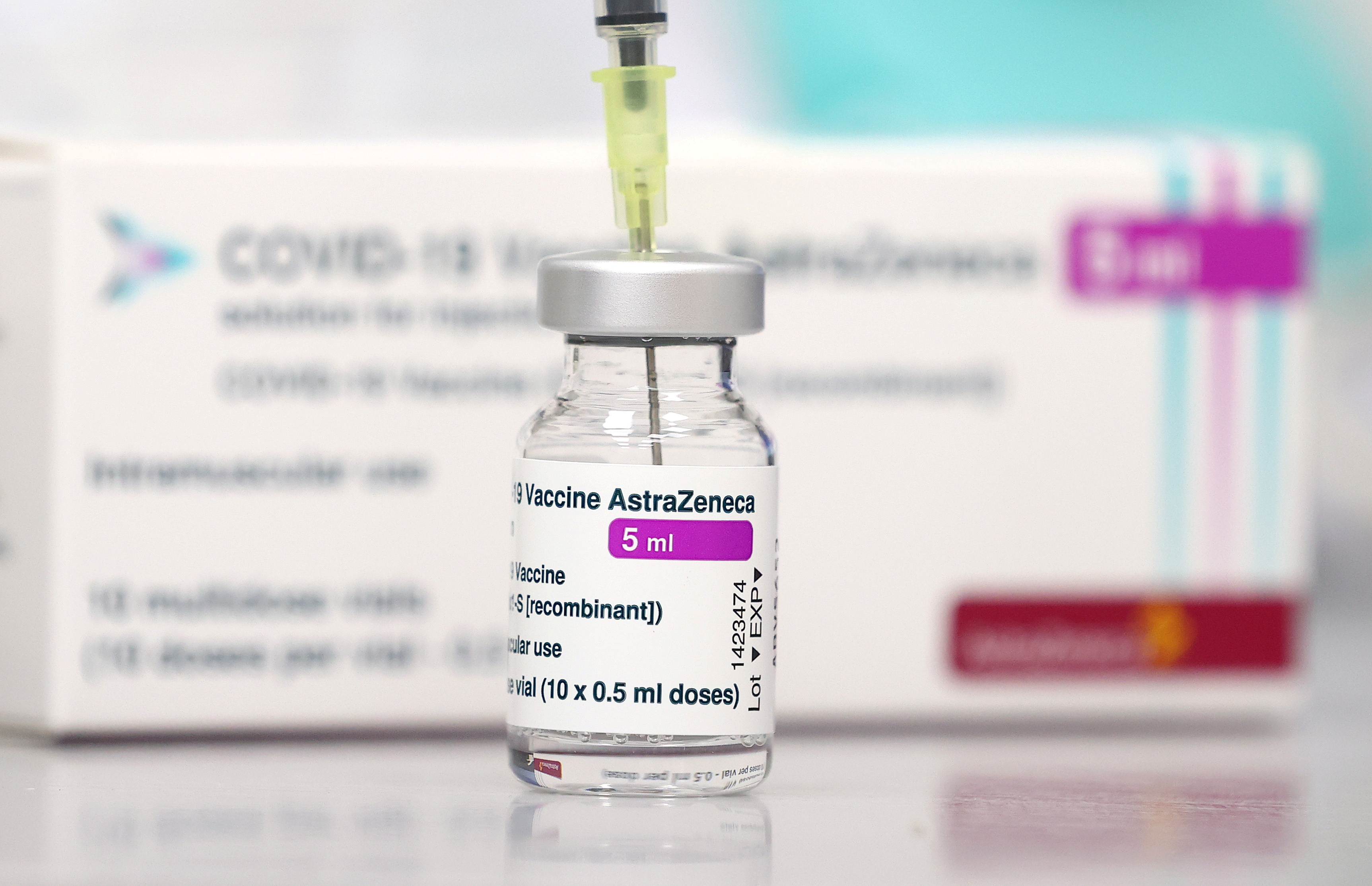 Nghiên cứu: Nguy cơ đông máu do mắc Covid lớn hơn do tiêm vaccine
