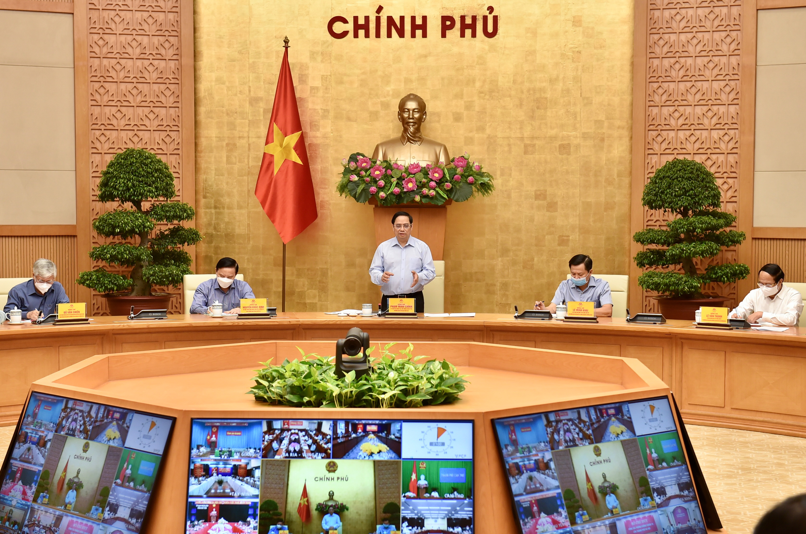 Thủ tướng họp với Ban chỉ đạo phòng chống dịch Covid-19 của 1.060 phường, xã tại 20 địa phương