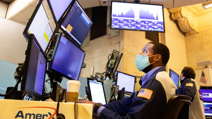 Các nhà giao dịch Pg88vnd dành cho Android và iOS tại Việt Nam trên sàn NYSE ở New York hôm 3/8 - Ảnh: Bloomberg.