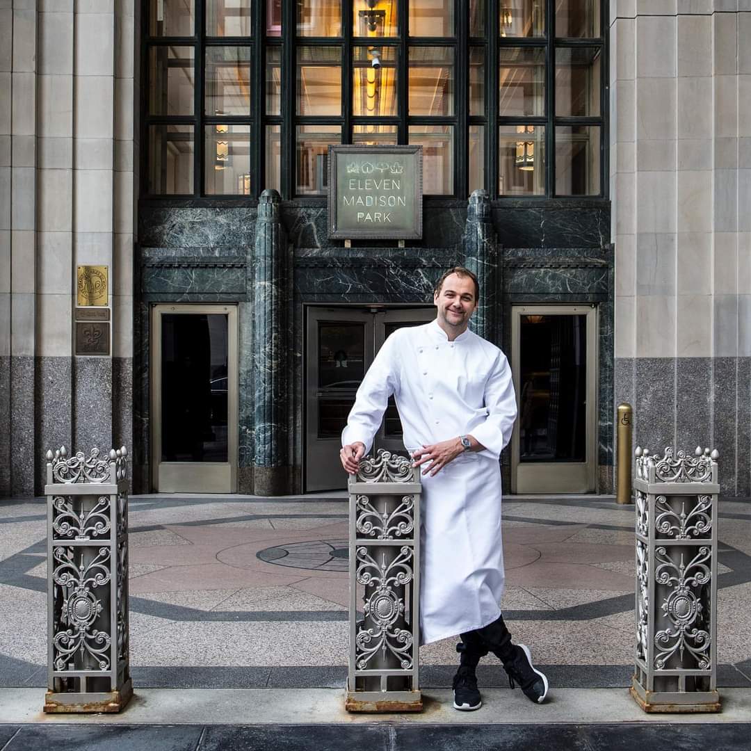 Daniel Humm vừa l&agrave; bếp trưởng vừa&nbsp;đồng sở hữu nh&agrave; h&agrave;ng.