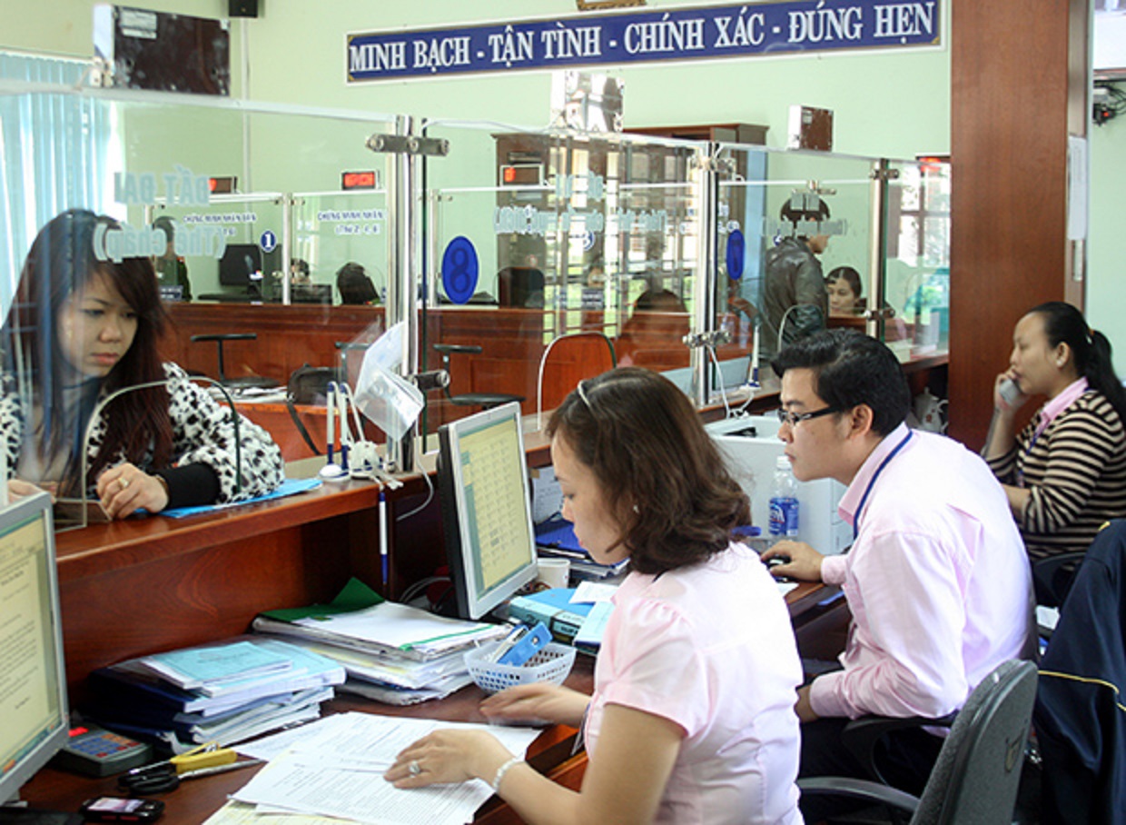 Xây dựng hình ảnh đội ngũ công chức chuyên nghiệp, thân thiện và tận tình phục vụ nhân dân.