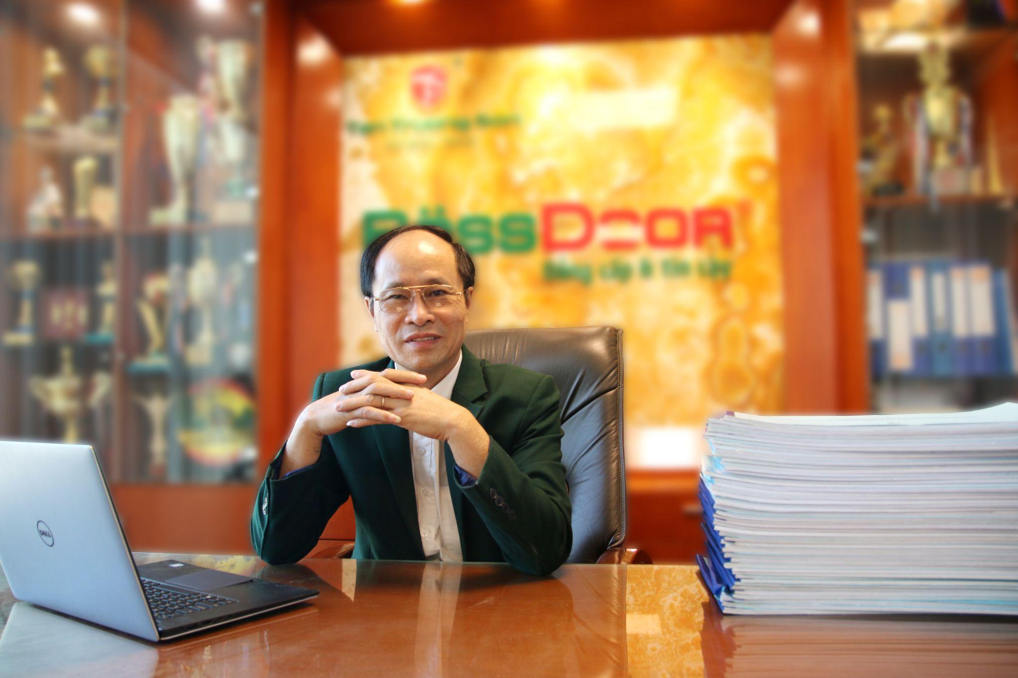 Người đứng sau đế chế được mệnh danh 