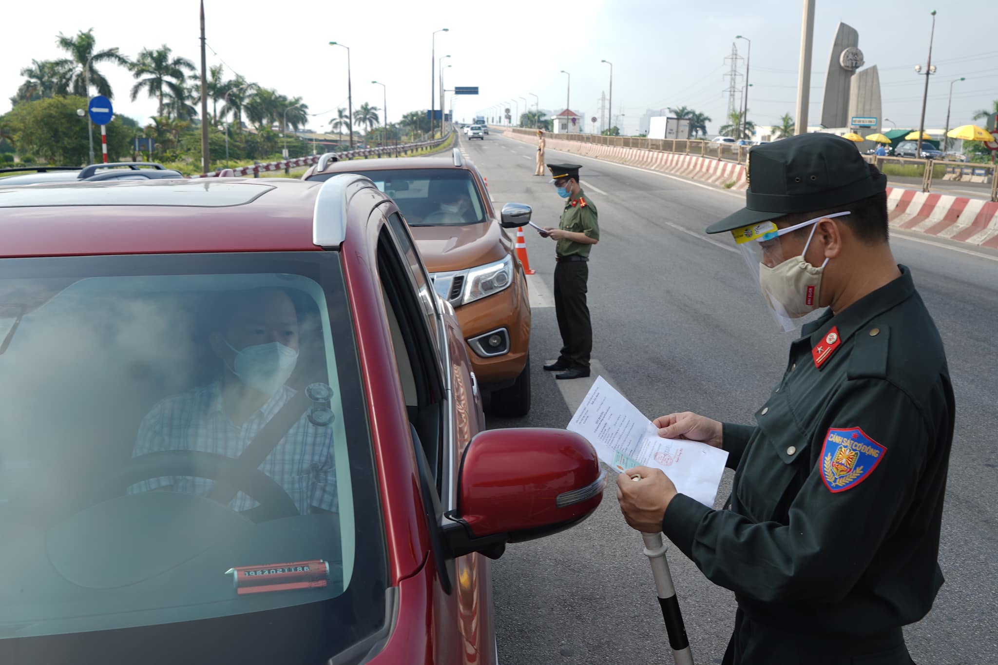 Các chốt kiểm soát cửa ngõ ra/vào Hà Nội sẽ dừng hoạt động. Ảnh minh họa - Phạm Hùng. 