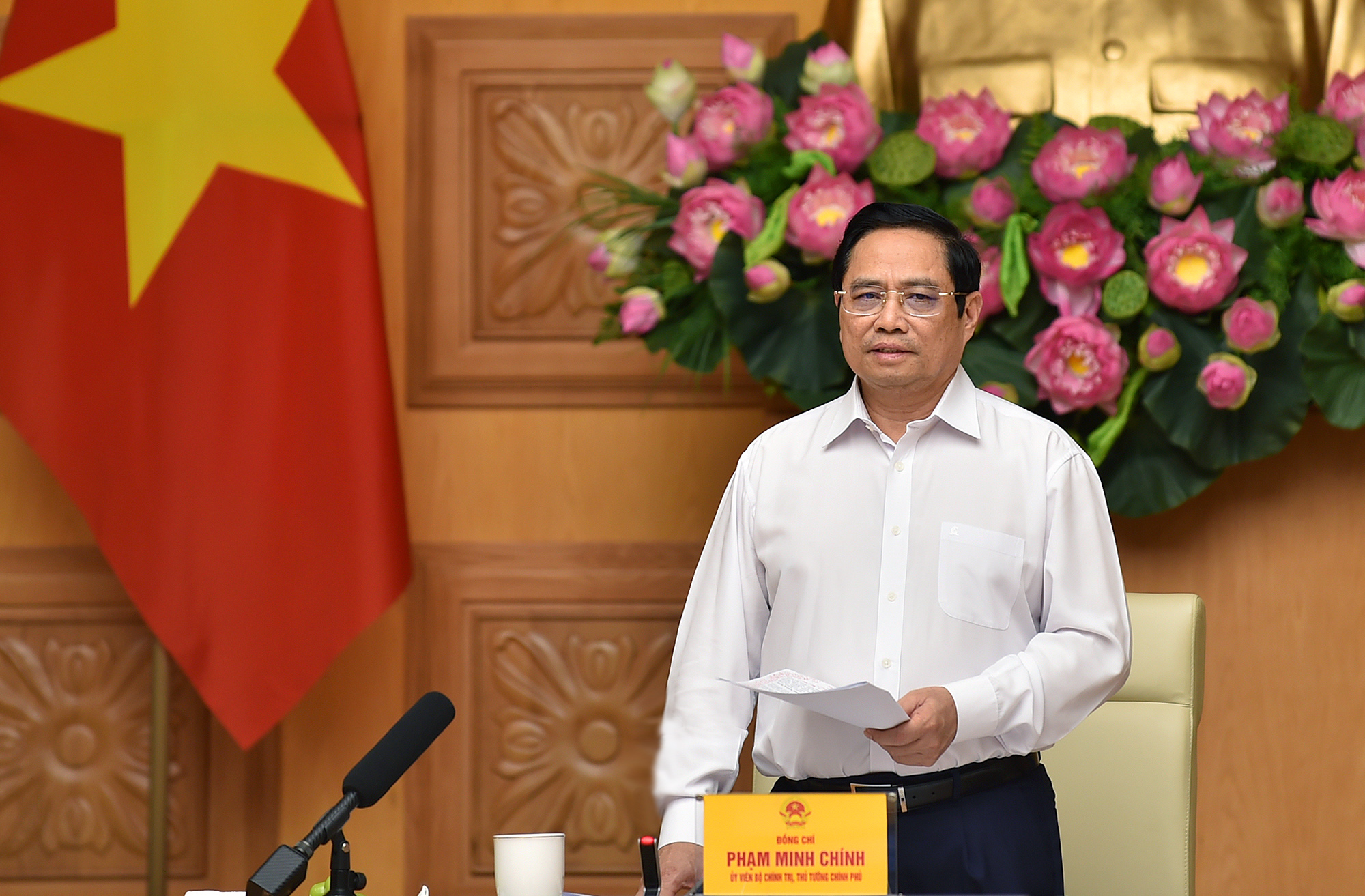 Thủ tướng ph&aacute;t biểu tại buổi l&agrave;m việc. Ảnh: VGP.