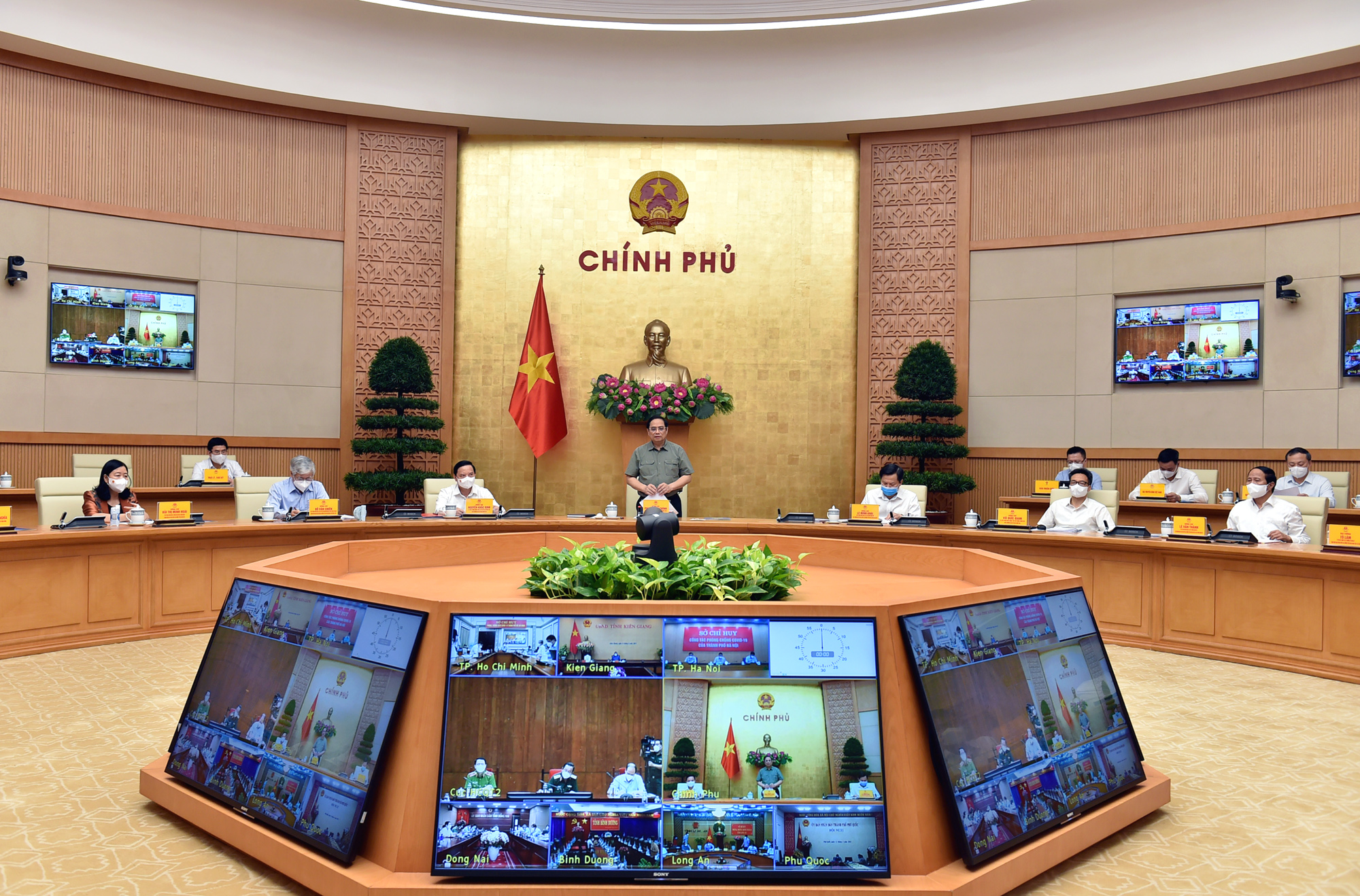 To&agrave;n cảnh cuộc họp. Ảnh: VGP.