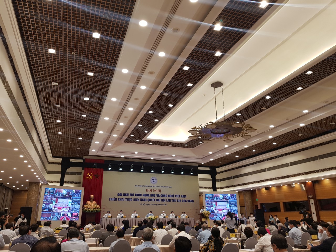 Toàn cảnh hội nghị chiều 15/9.