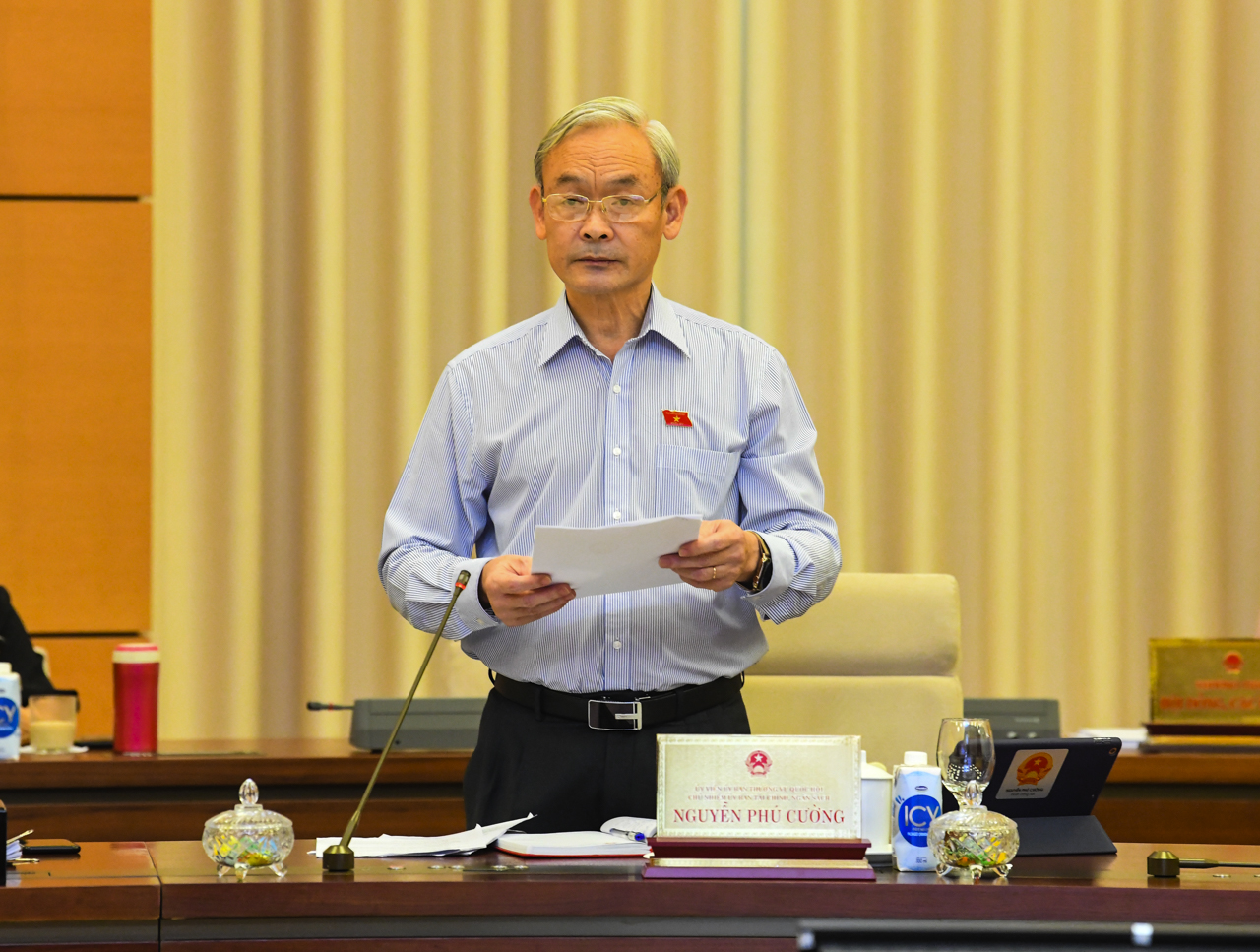 Chủ nhiệm Ủy ban Ủy ban T&agrave;i ch&iacute;nh, Ng&acirc;n s&aacute;ch Nguyễn Ph&uacute; Cường tr&igrave;nh b&agrave;y b&aacute;o c&aacute;o&nbsp;thẩm tra - Ảnh: Quochoi.vn